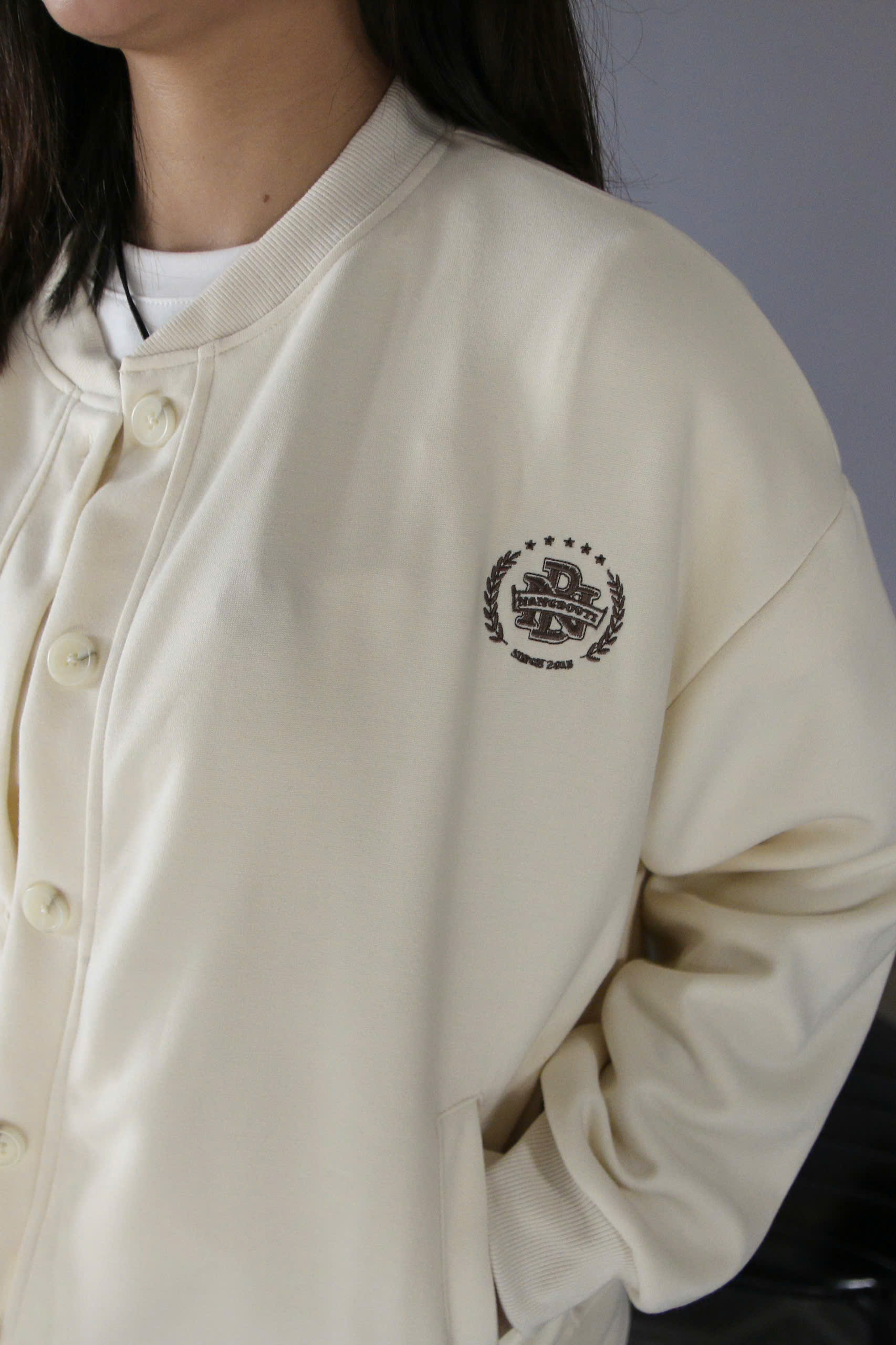 K3219 - K cardigan form gọn 2 túi xéo thêu Nangbouti