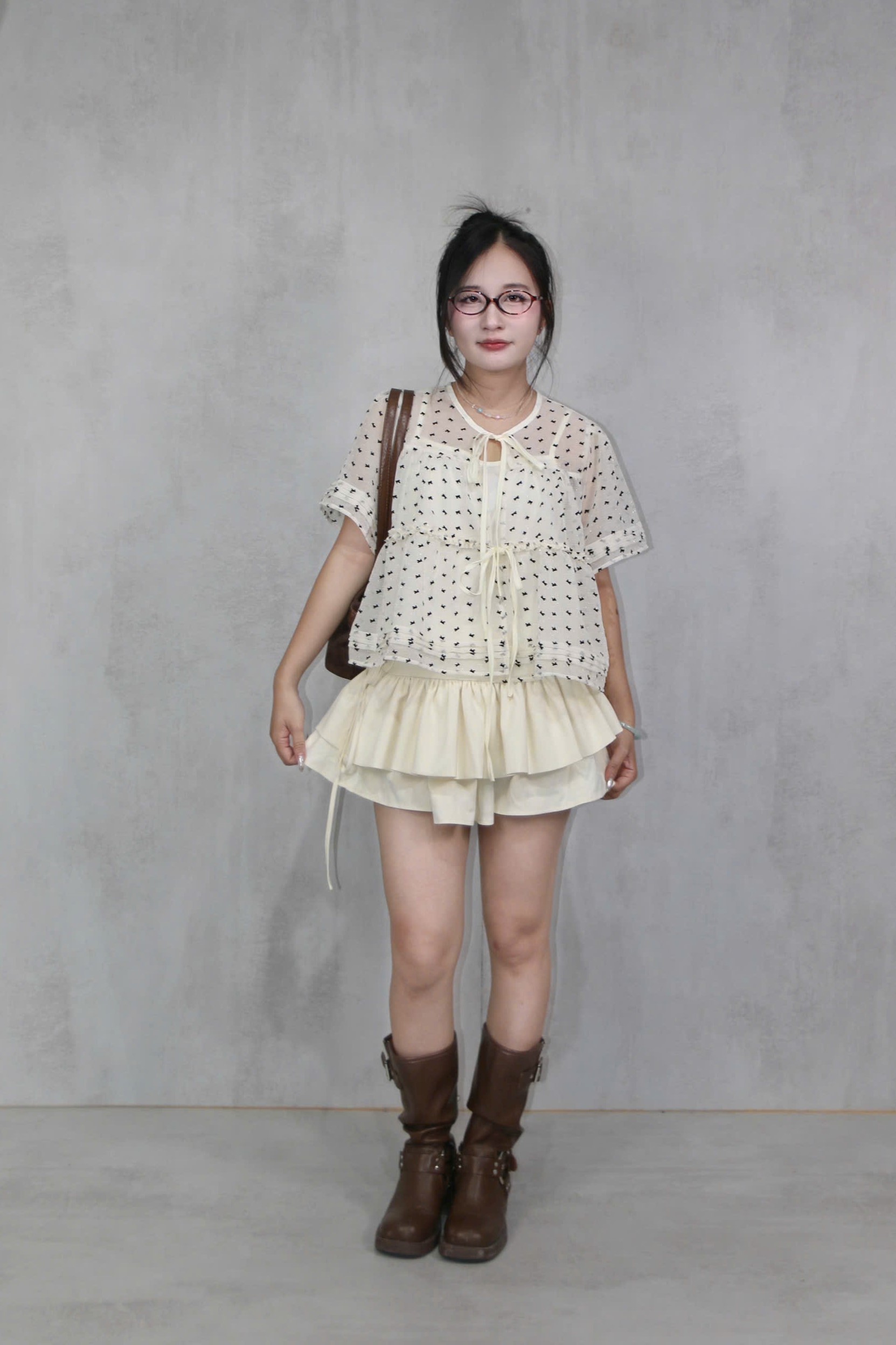 V4085 - 	V ngắn 2 tầng kèm dây lưng