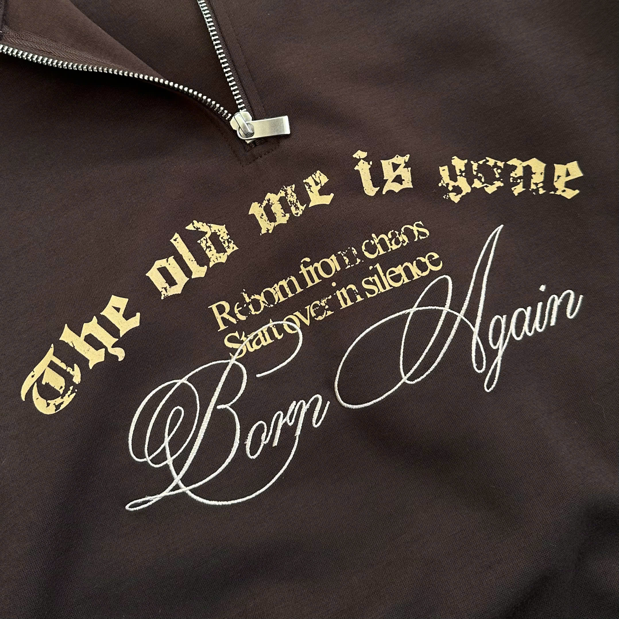 A29955- Áo sweater cổ zip thêu Born Again