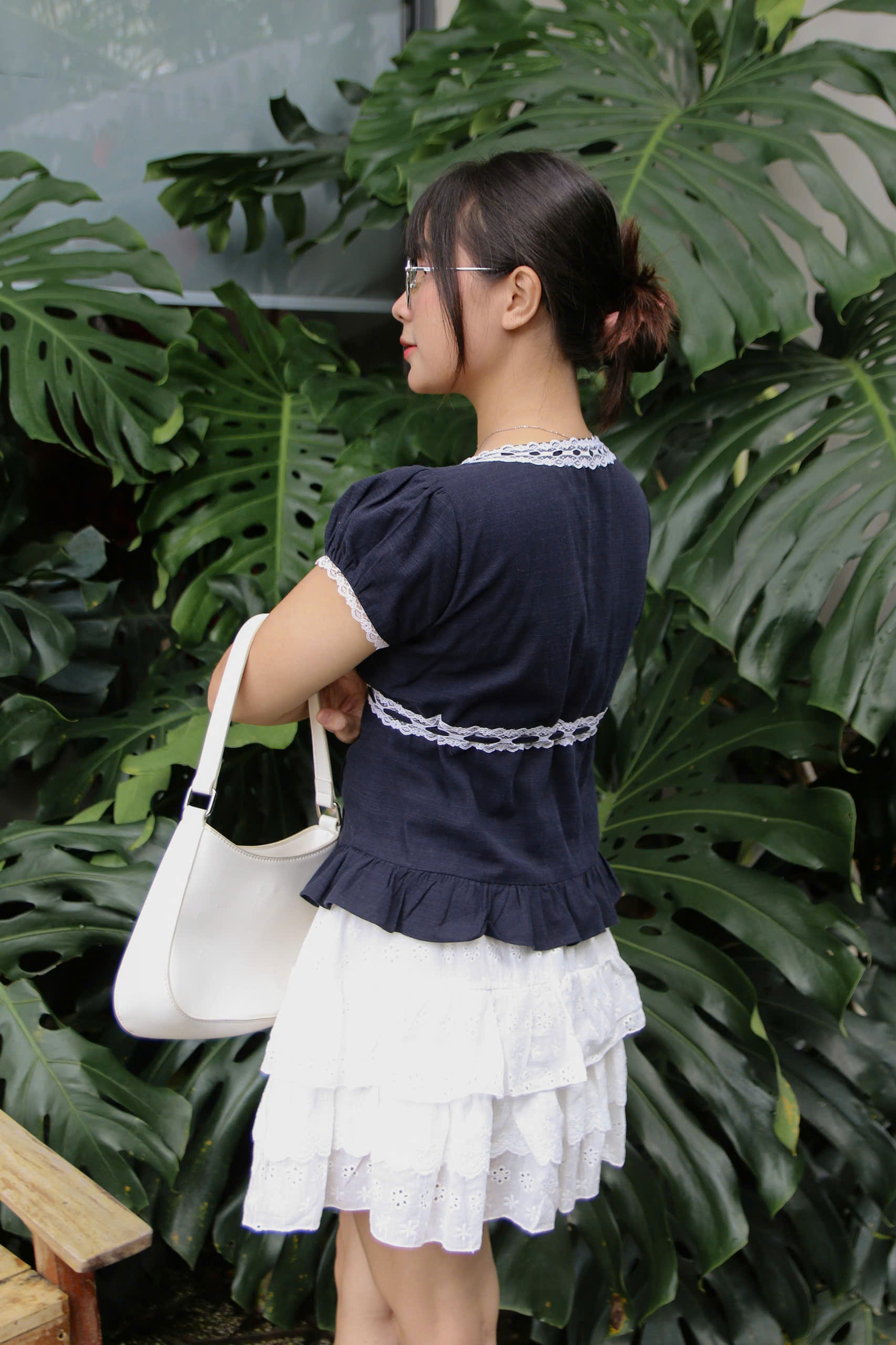 A29075 - A kiểu TN cổ V ren xỏ dây