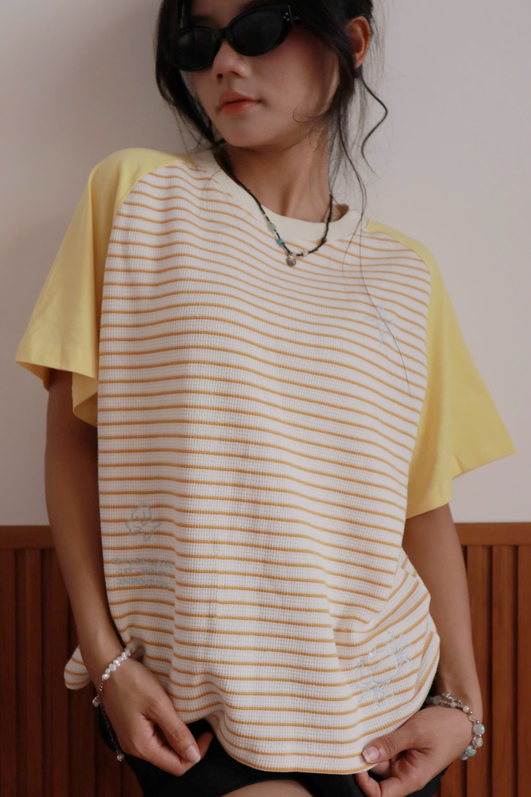 A29780 - A thun raglan thêu Seaside