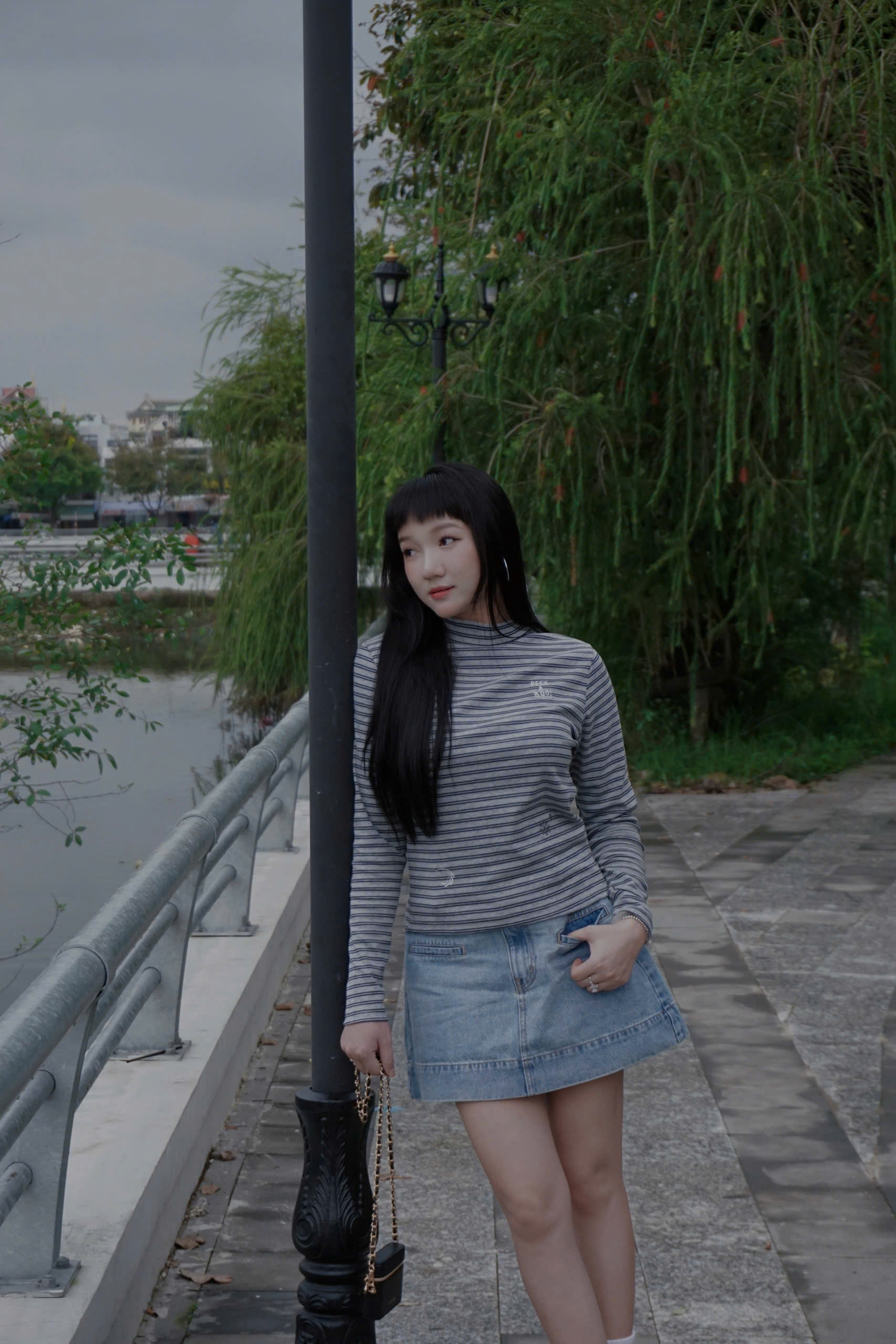 A29200 - A thun cổ lọ TD thêu peek