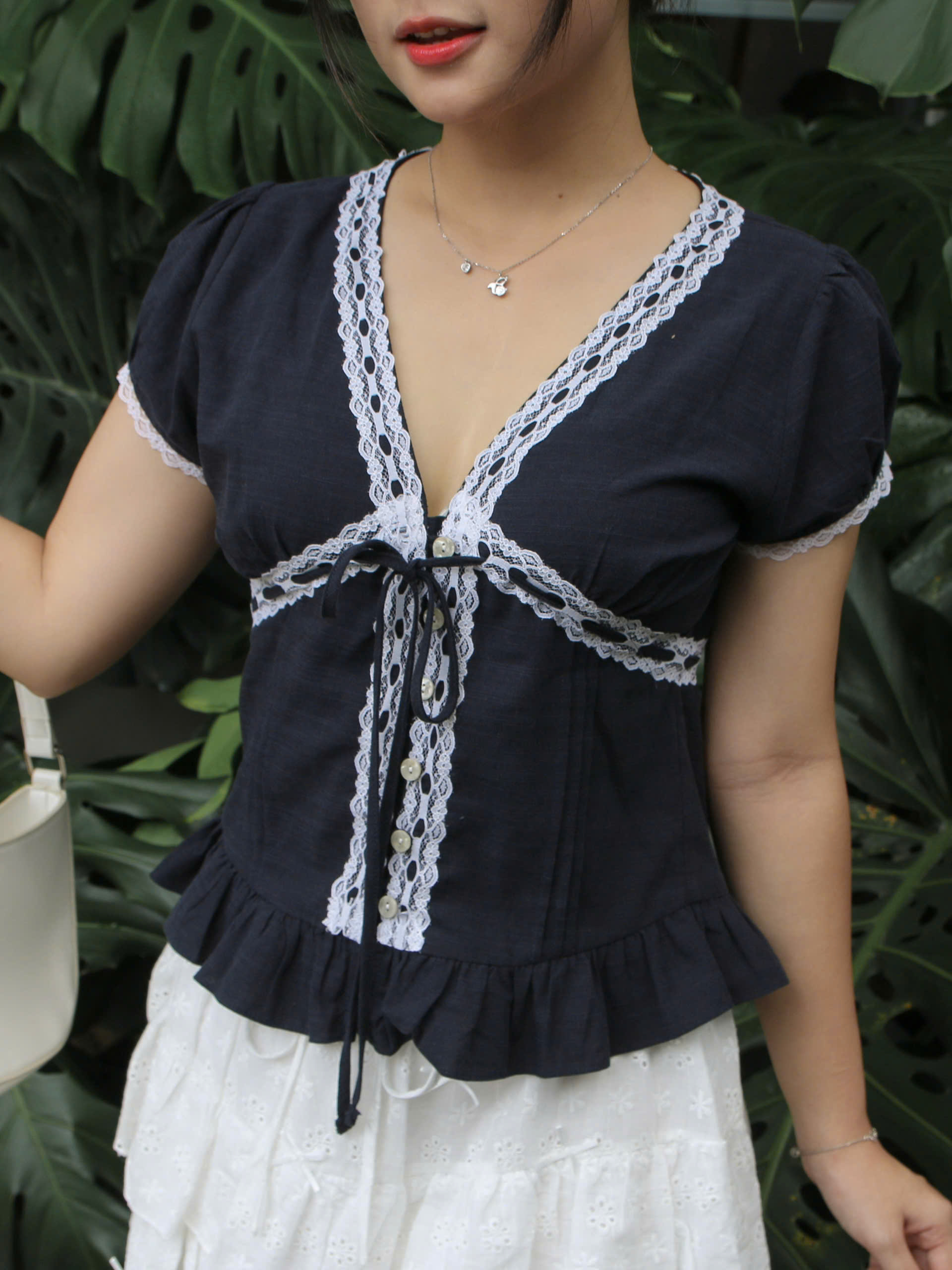 A29075 - A kiểu TN cổ V ren xỏ dây