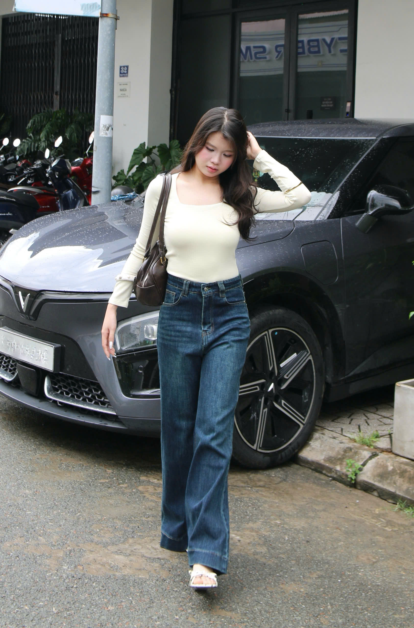 Q9903- 	Quần Jean ống loe cạp cao