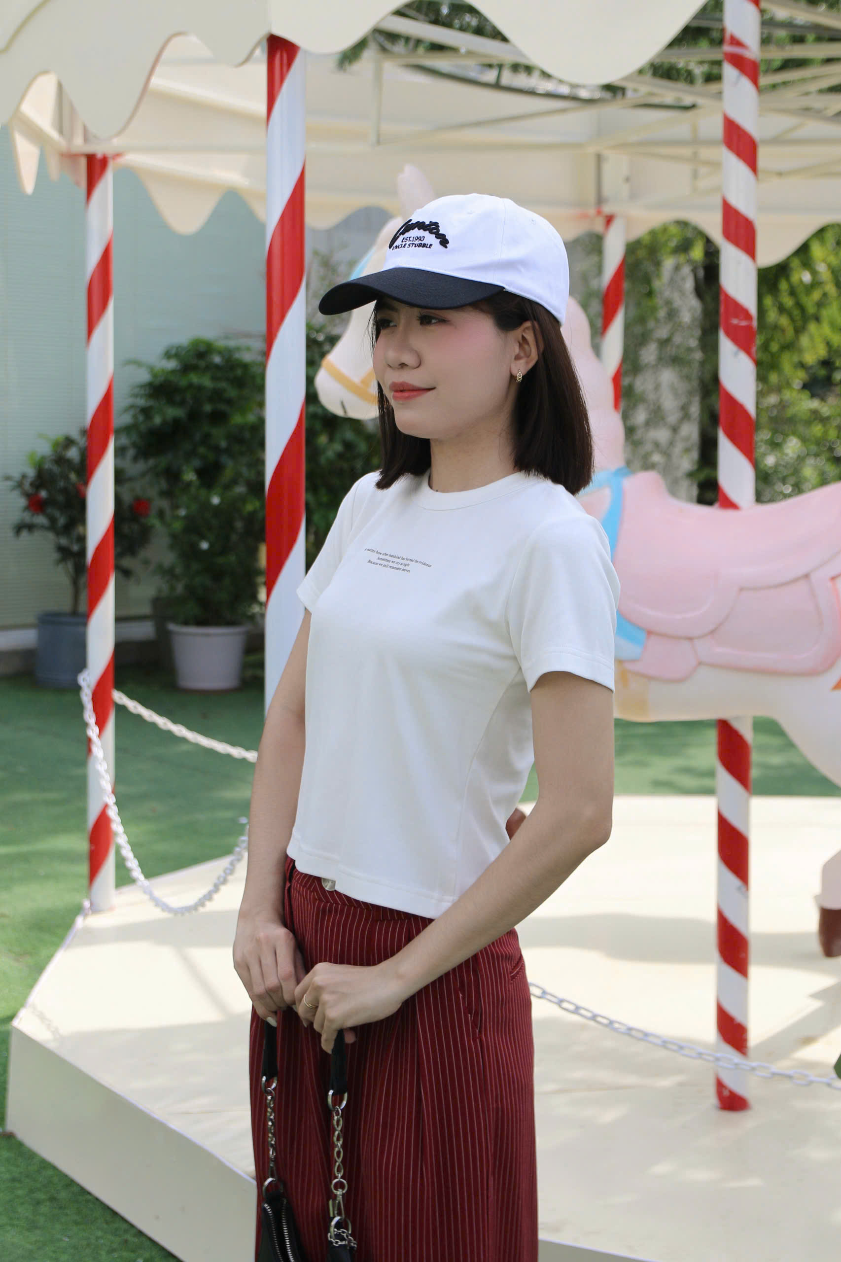 A29389 - A thun gọn thêu L'Ange