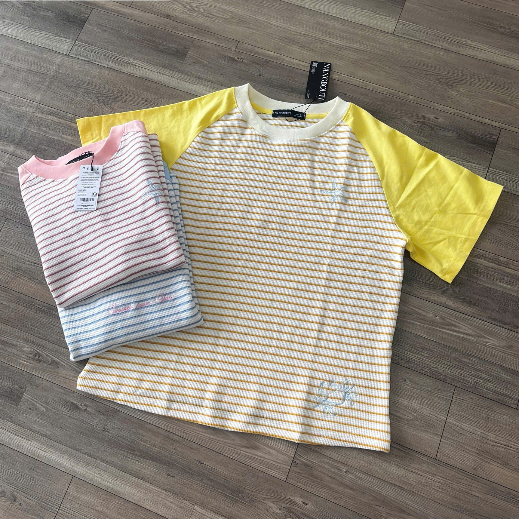 A29780 - A thun raglan thêu Seaside