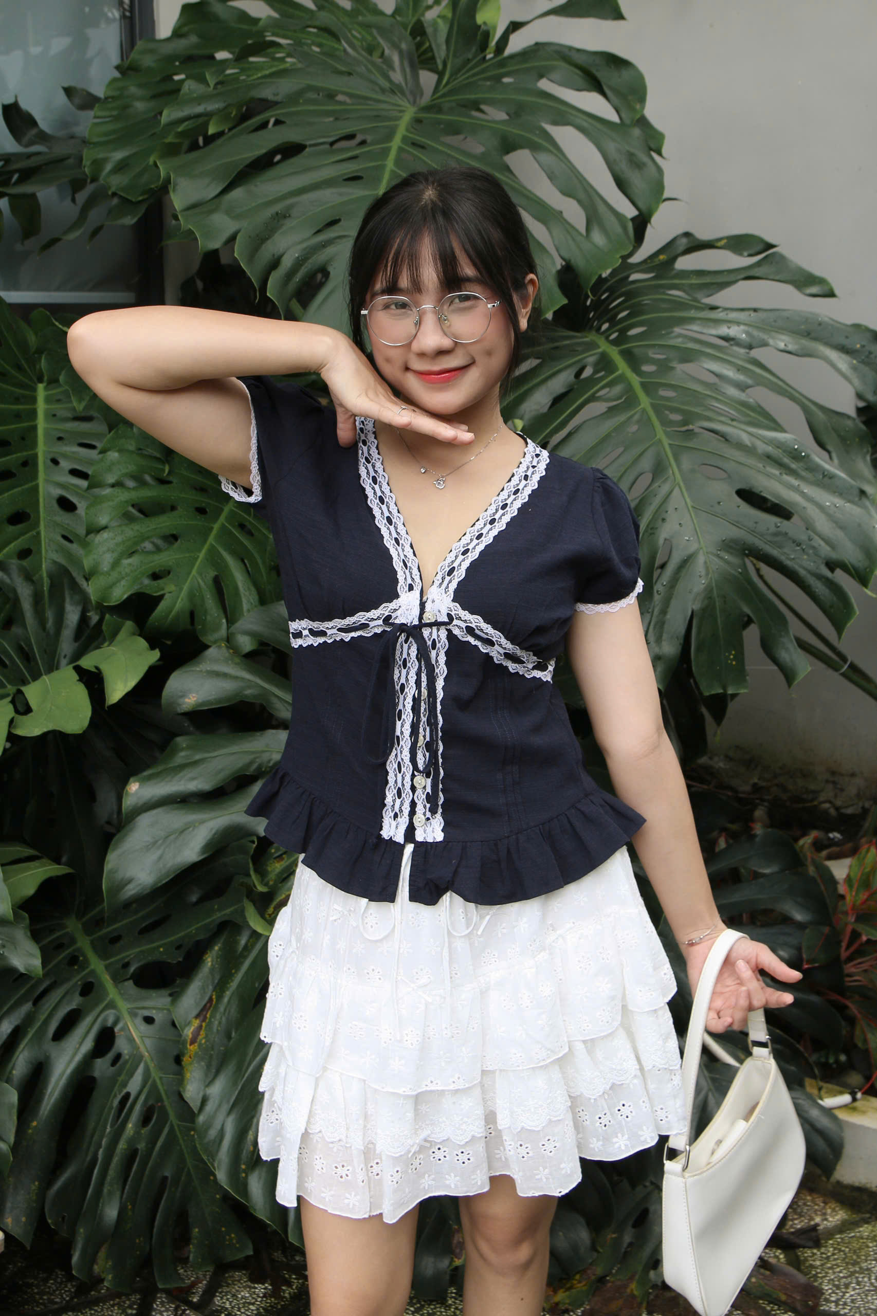 V3996 - V ngắn tầng xô thêu đính nơ