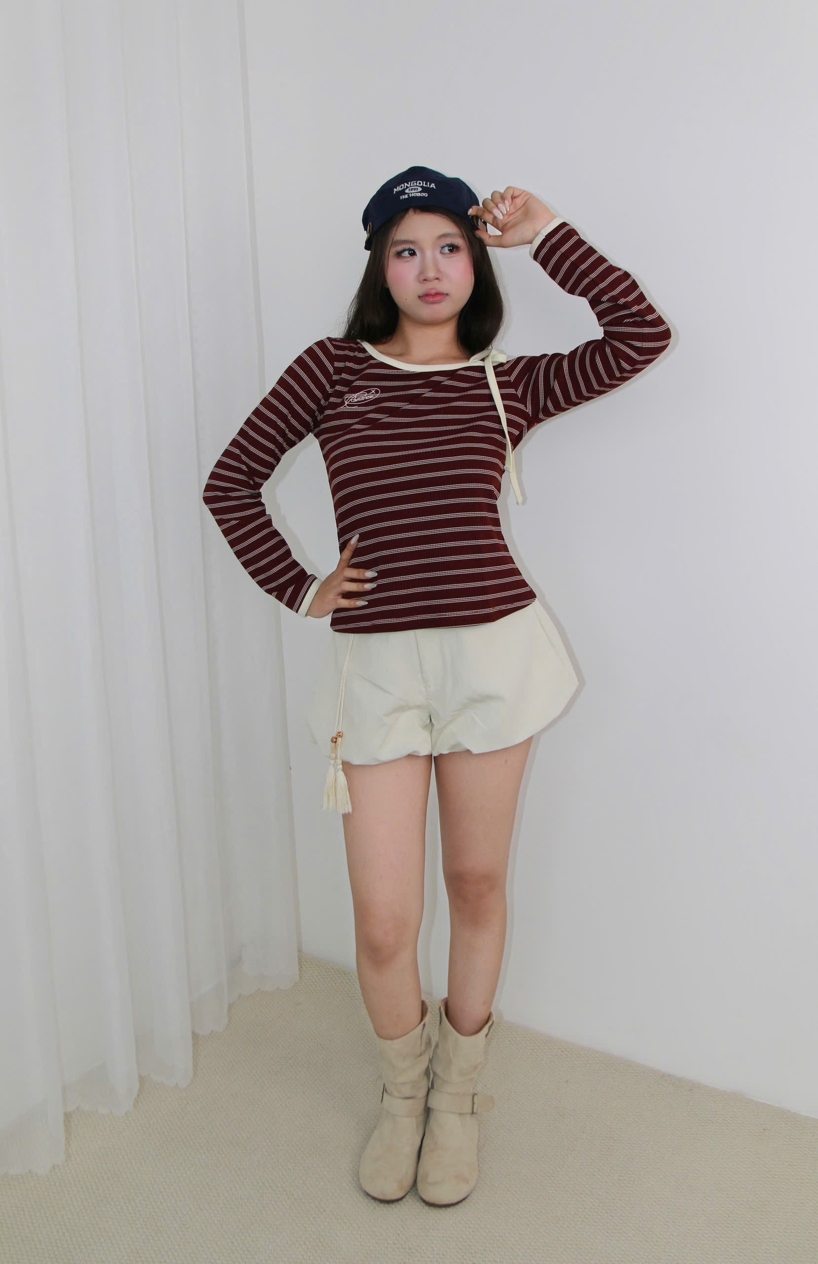 A29900 - A thun sọc TD trễ vai thêu Romance