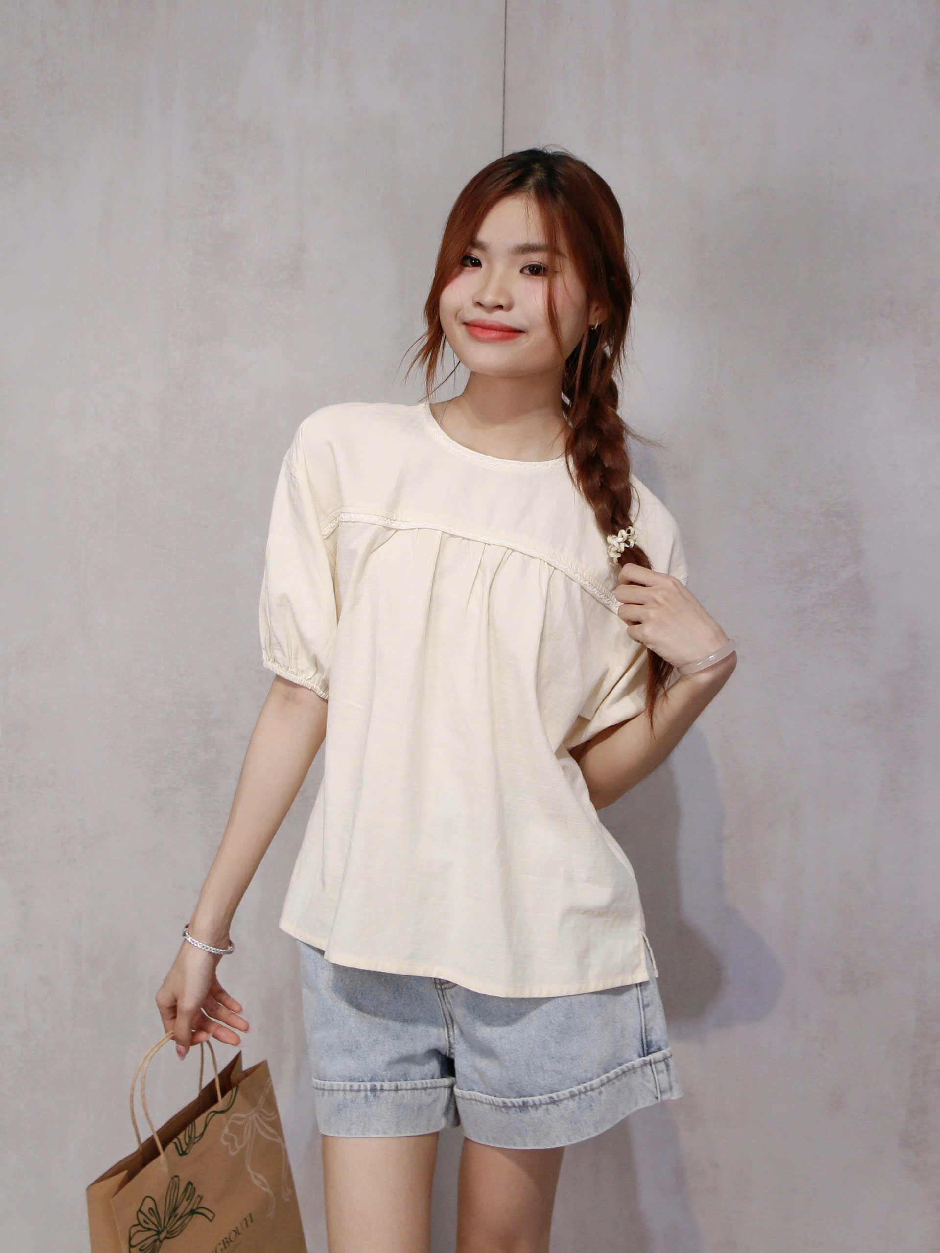 A29059 - A kiểu TN cổ tròn rã ngực dún phối ren