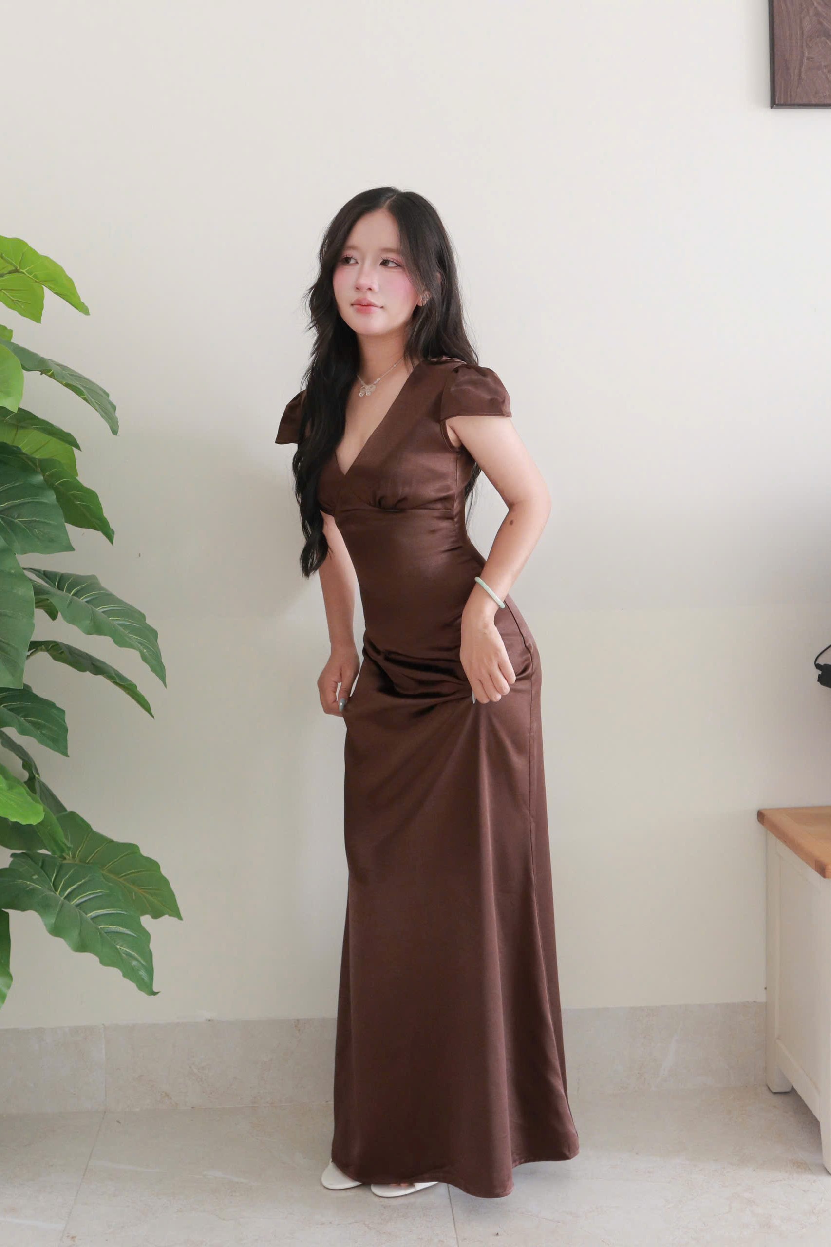 D6295- 	Đầm lụa cổ V dáng dài