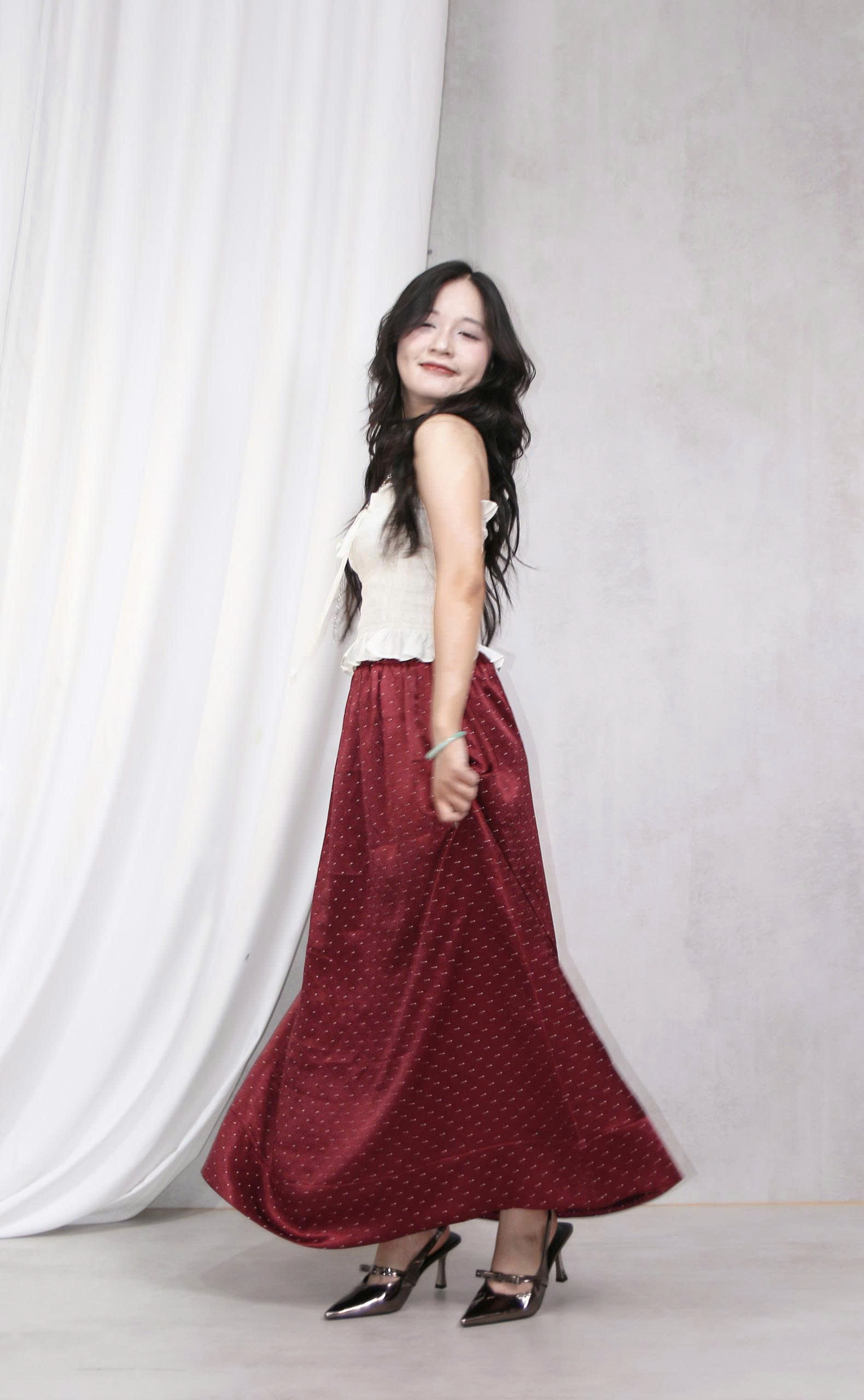 V4081 - 	V dài lưng thun lai to