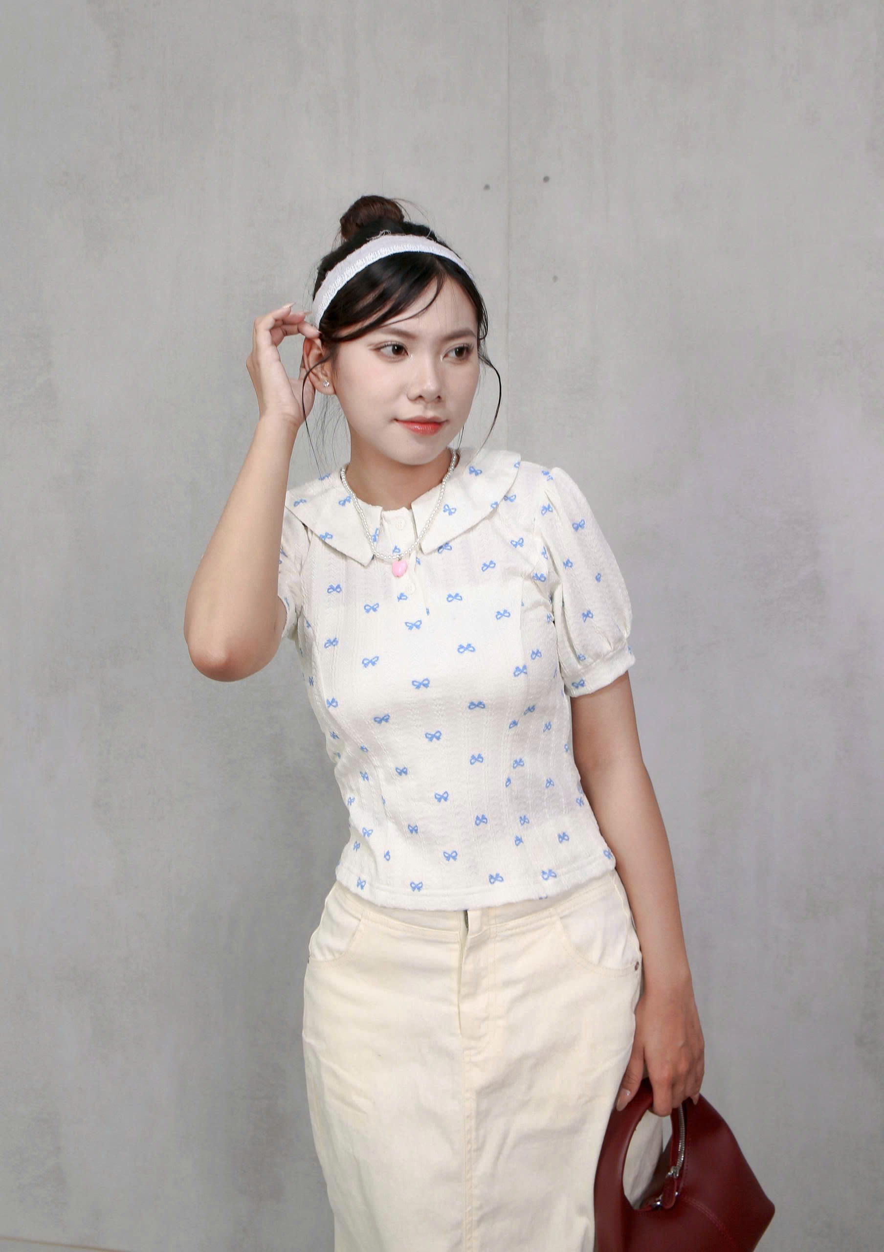 V4029 - 	V lưng thường xẻ sau
