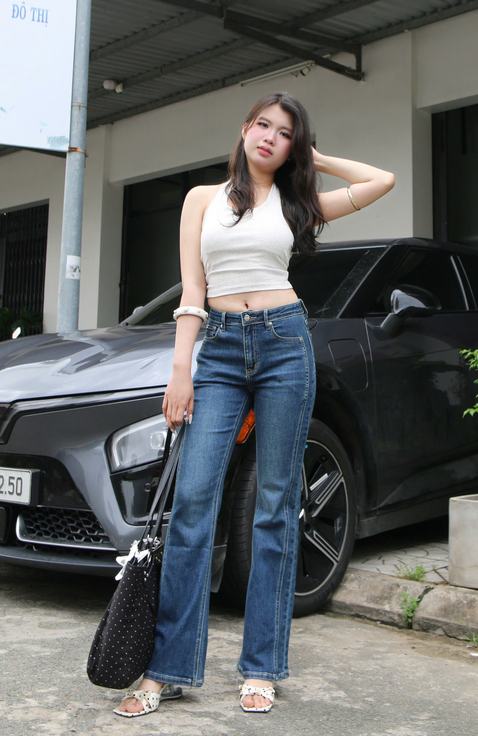Q9908- 	Quần Jean ống loe 2 sườn