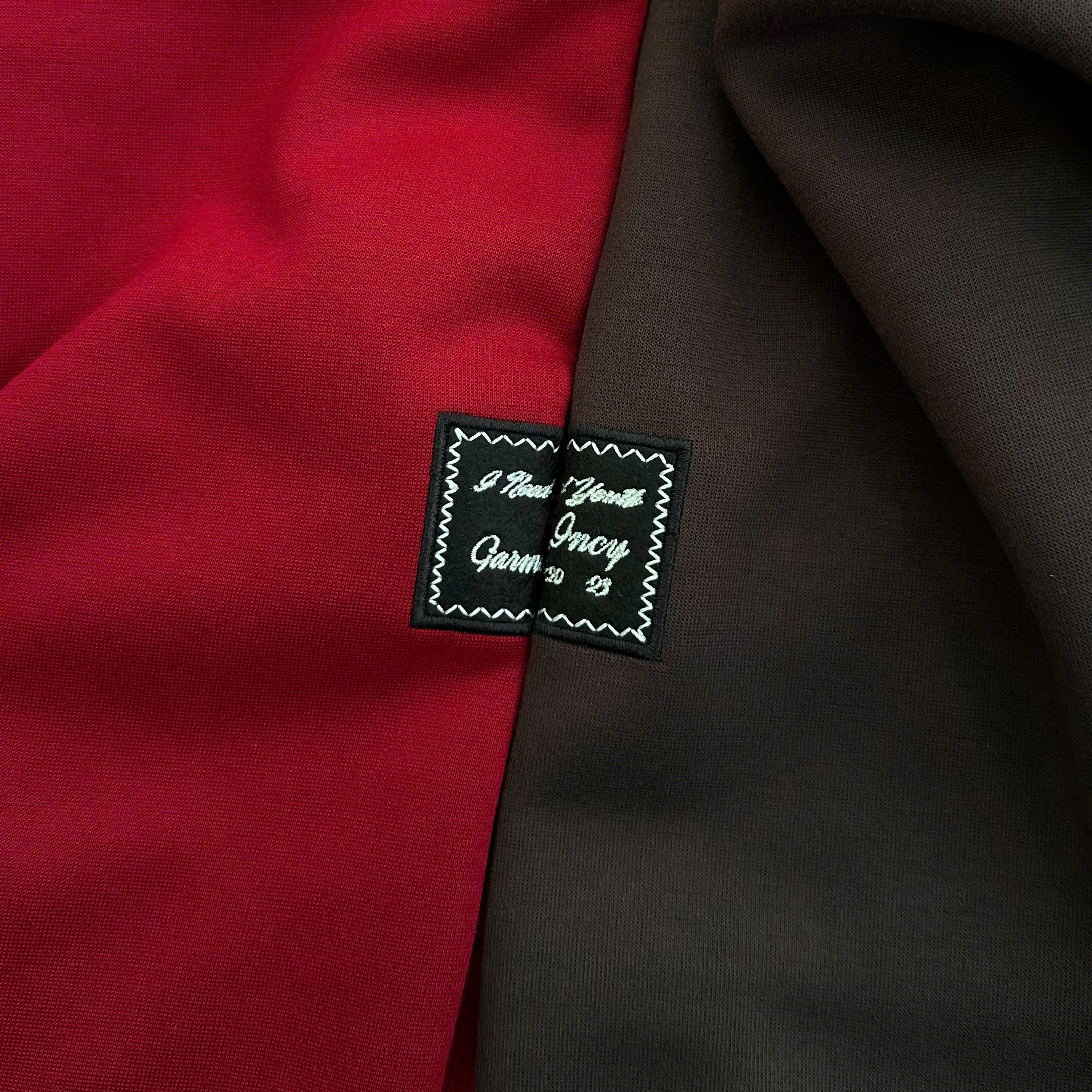 A29955- Áo sweater cổ zip thêu Born Again