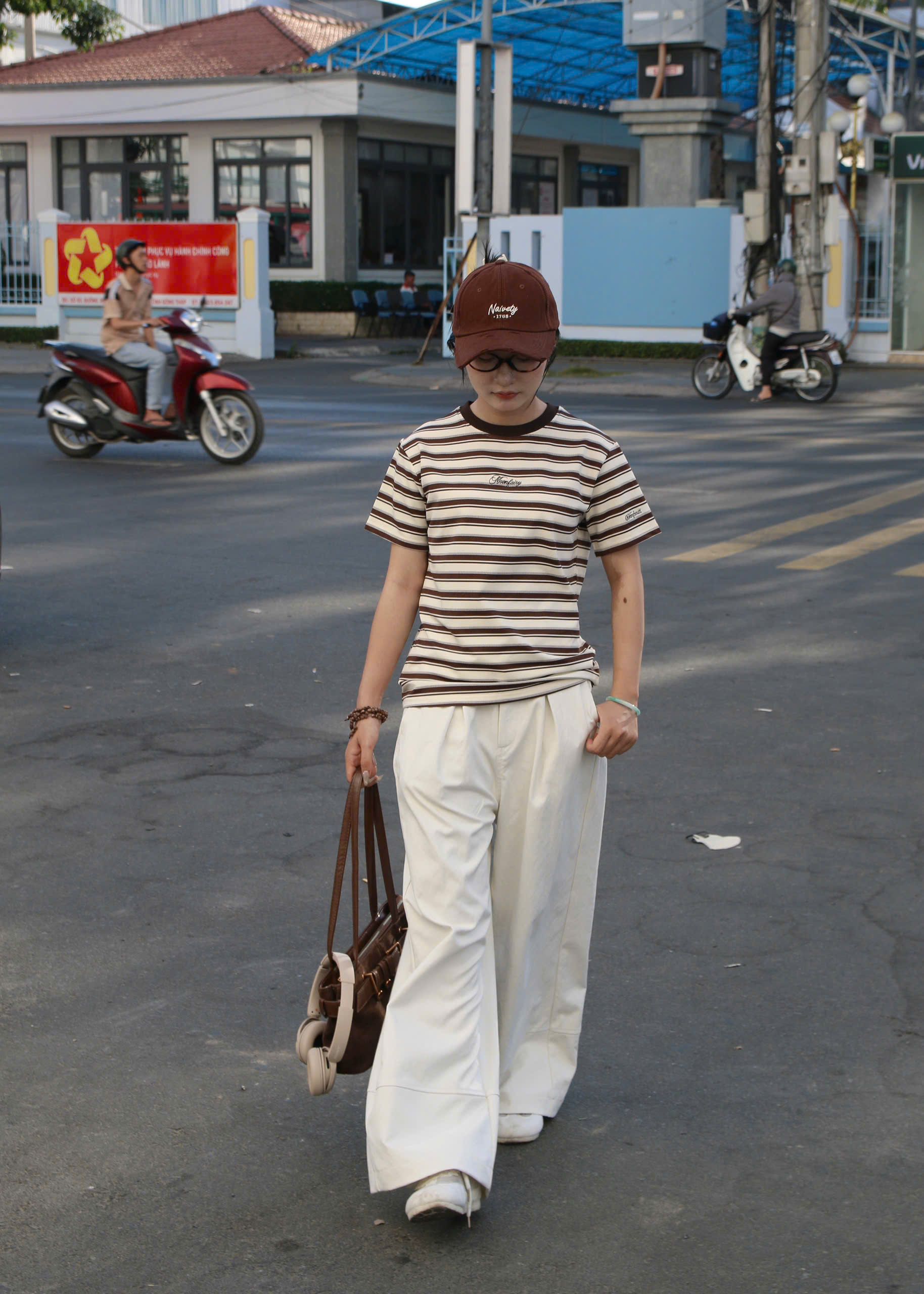 A29535 - A thun sọc form gọn thêu Moon Fairy