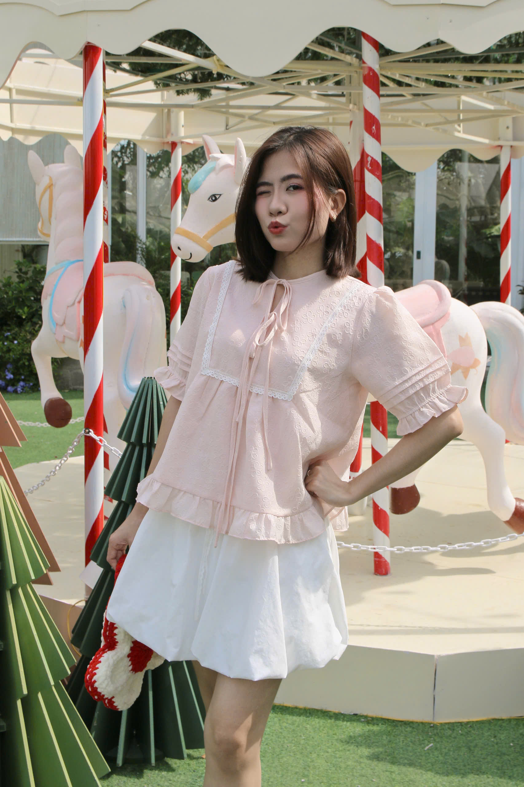 V4032 - V bí phối lưng