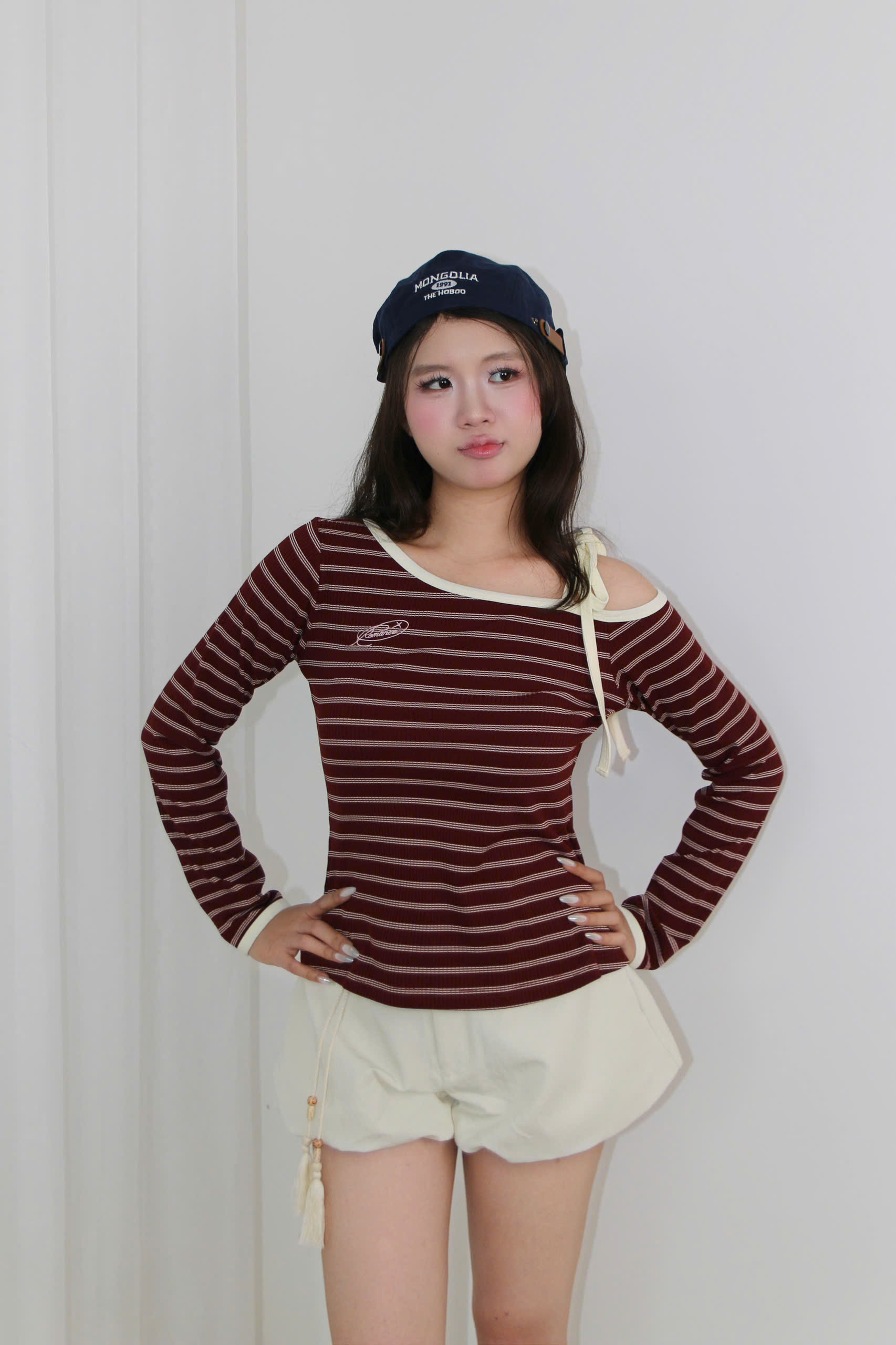 A29900 - A thun sọc TD trễ vai thêu Romance