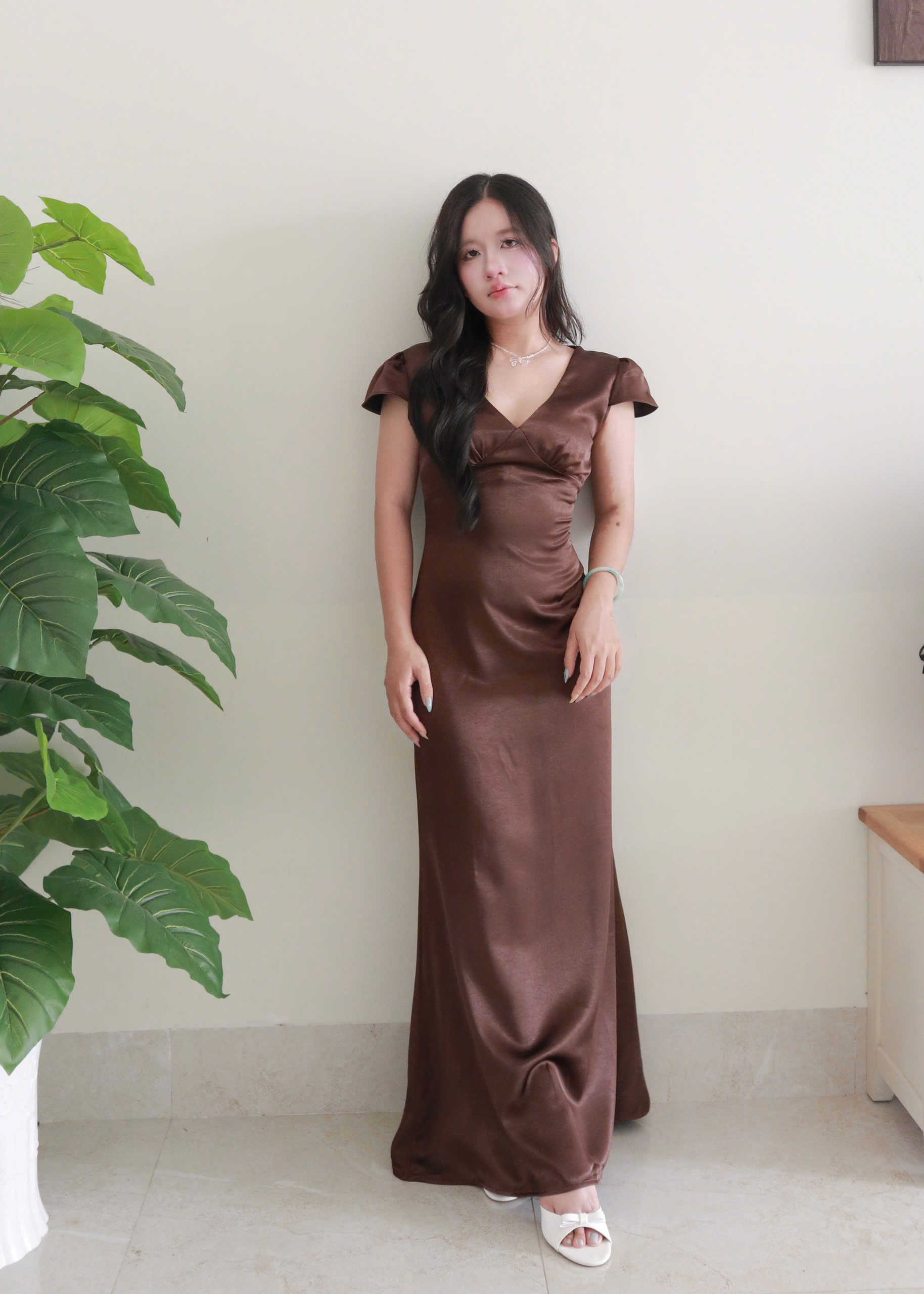 D6295- 	Đầm lụa cổ V dáng dài