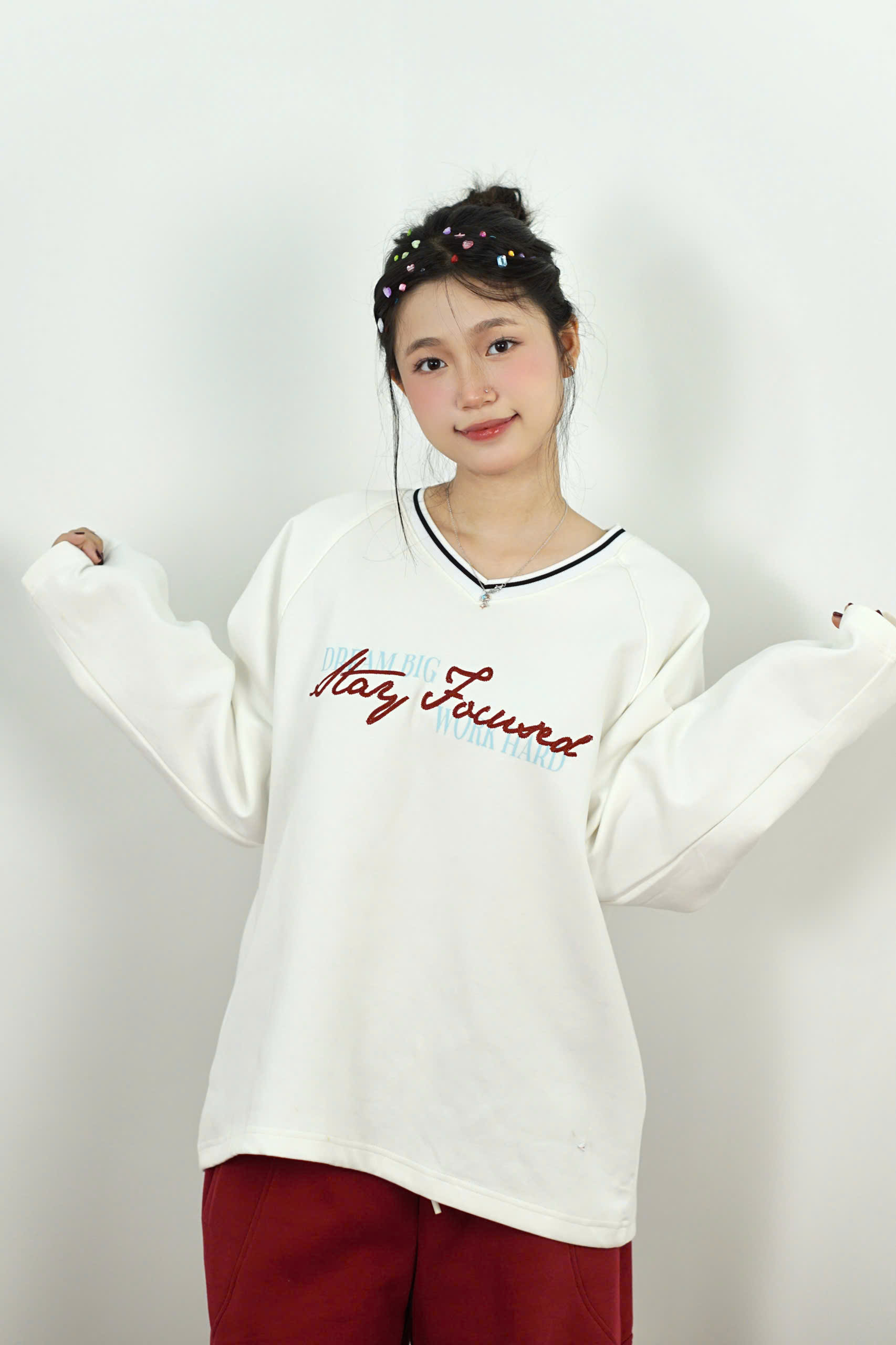 A29993 - Áo sweater thun cổ tim in Stay Focused