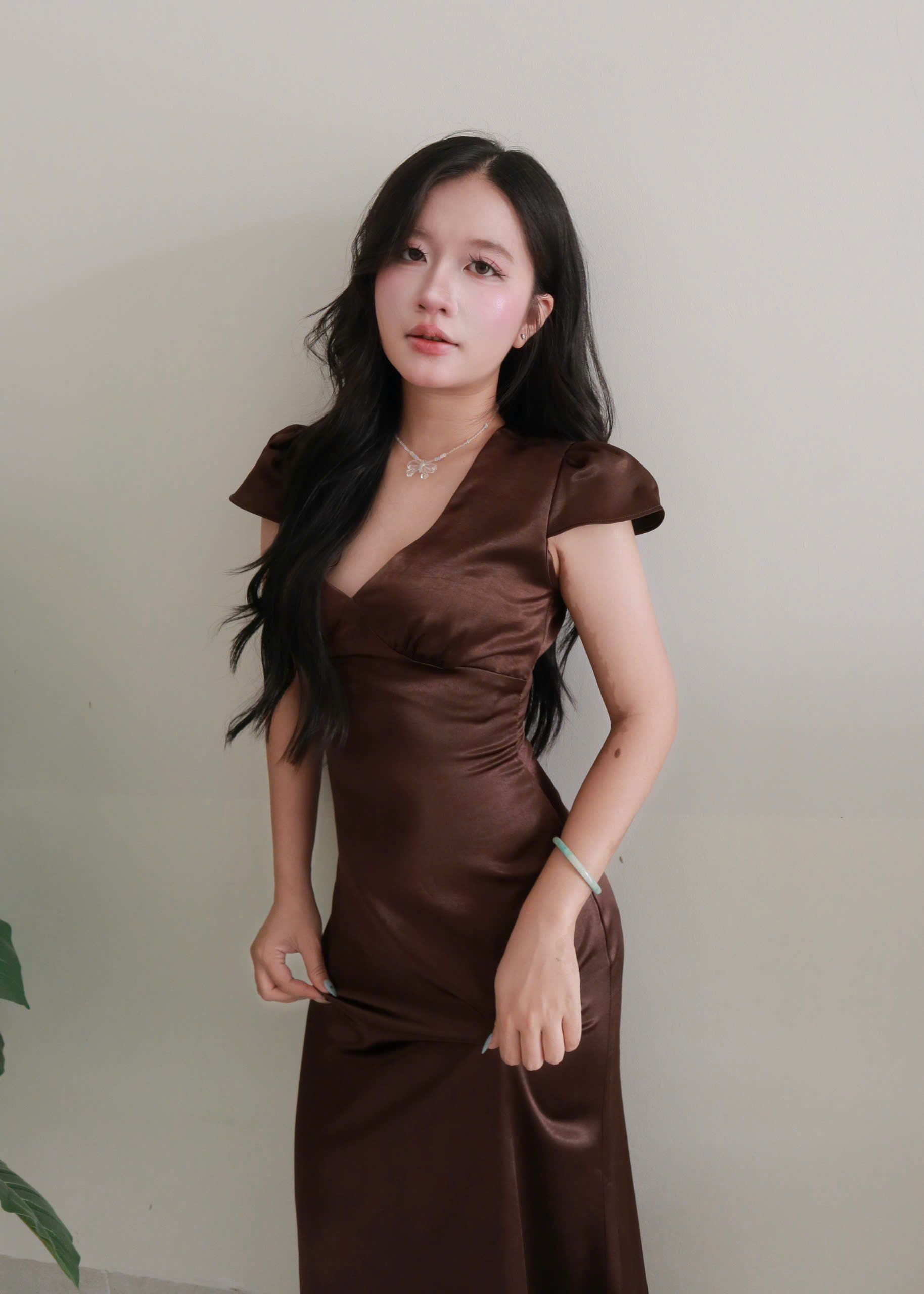 D6295- 	Đầm lụa cổ V dáng dài