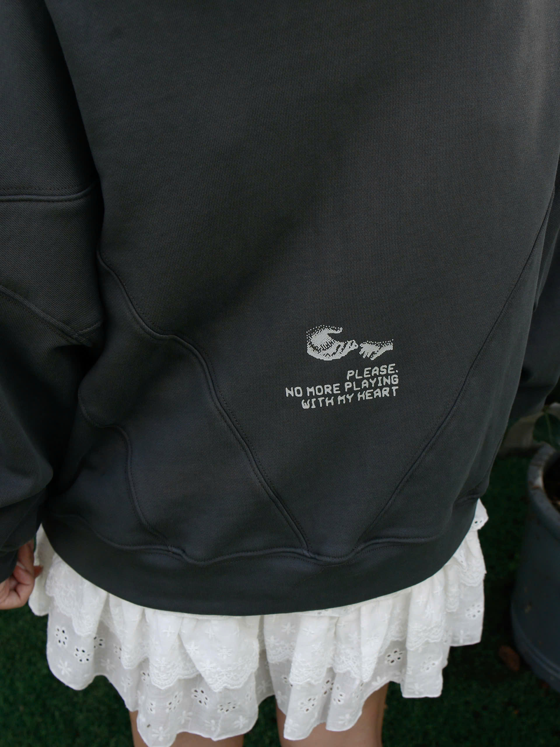 K3227-  Áo khoác rã in Fall in love