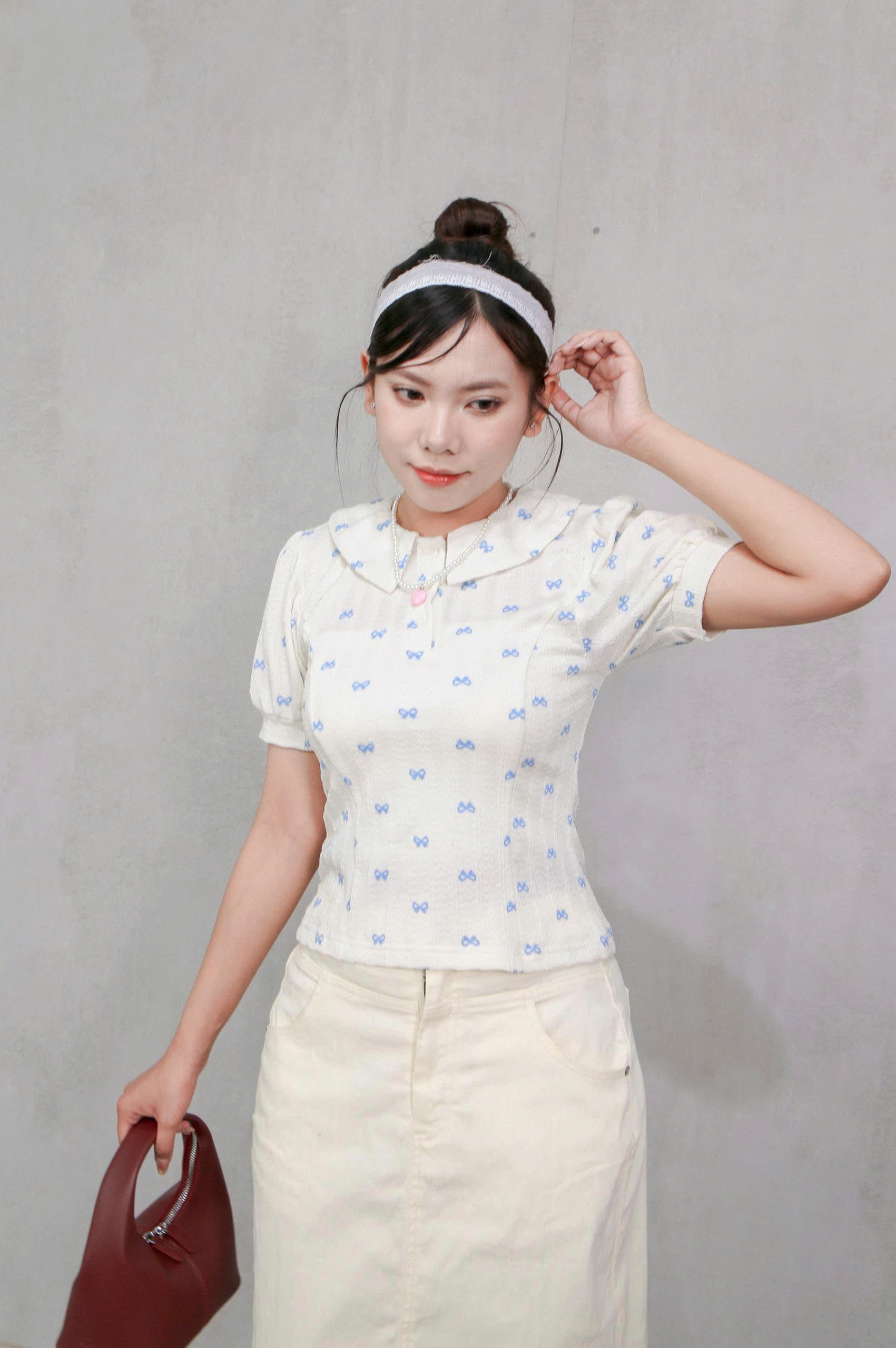 V4029 - 	V lưng thường xẻ sau