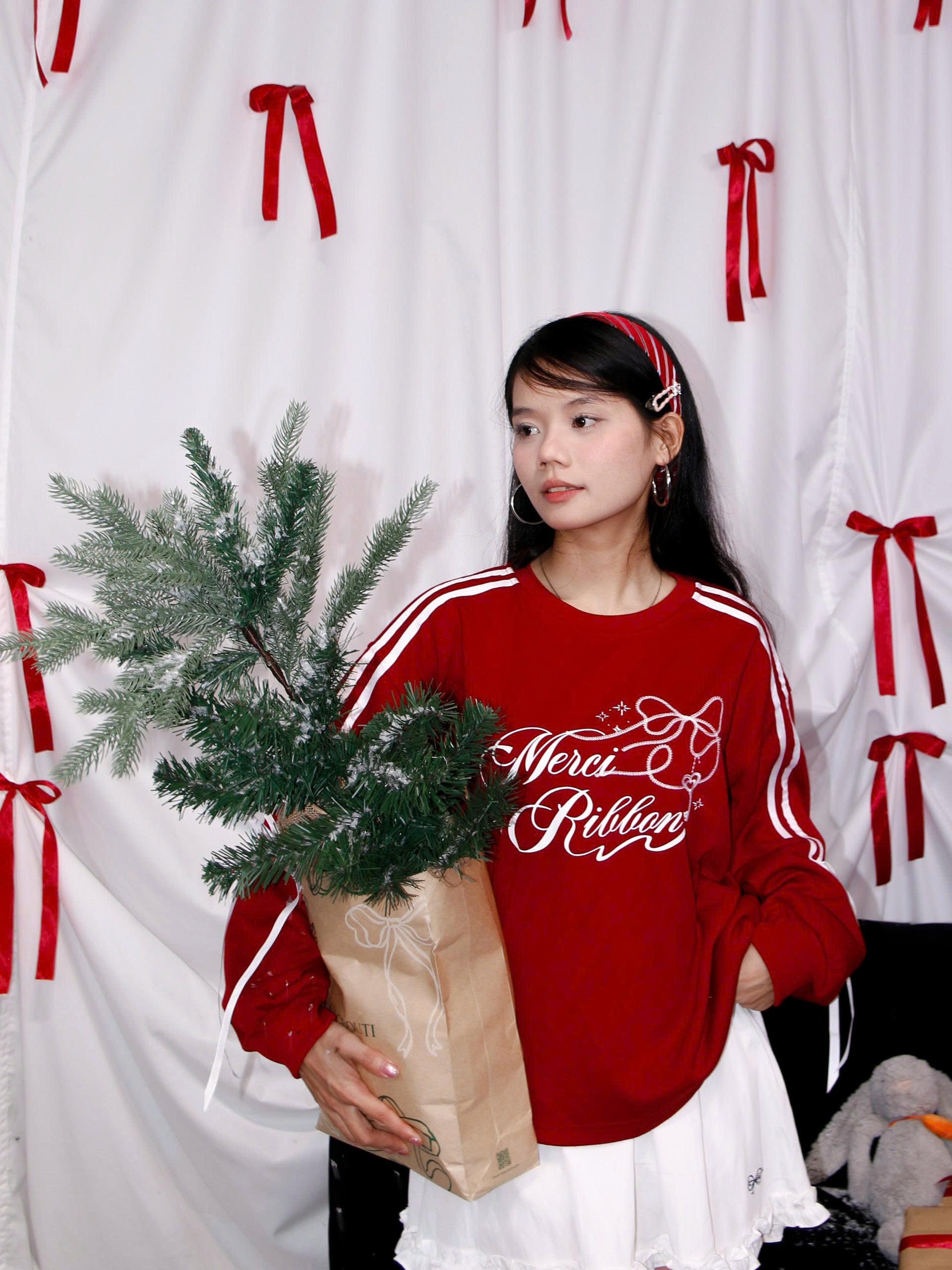 A29169 - A sweater phối ruy băng in thêu Merci Ribbon