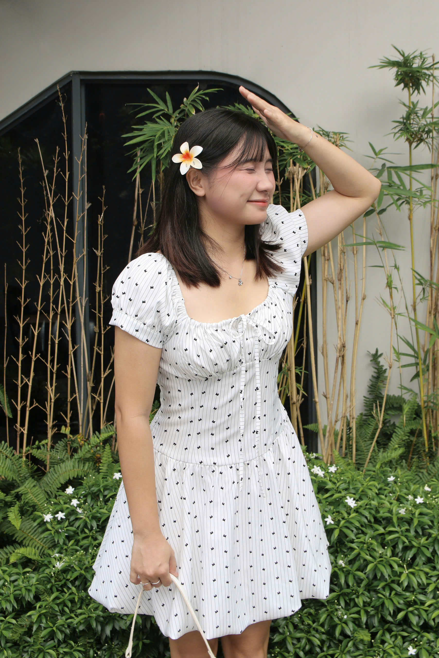 D6152 - D bí buộc nơ ngực