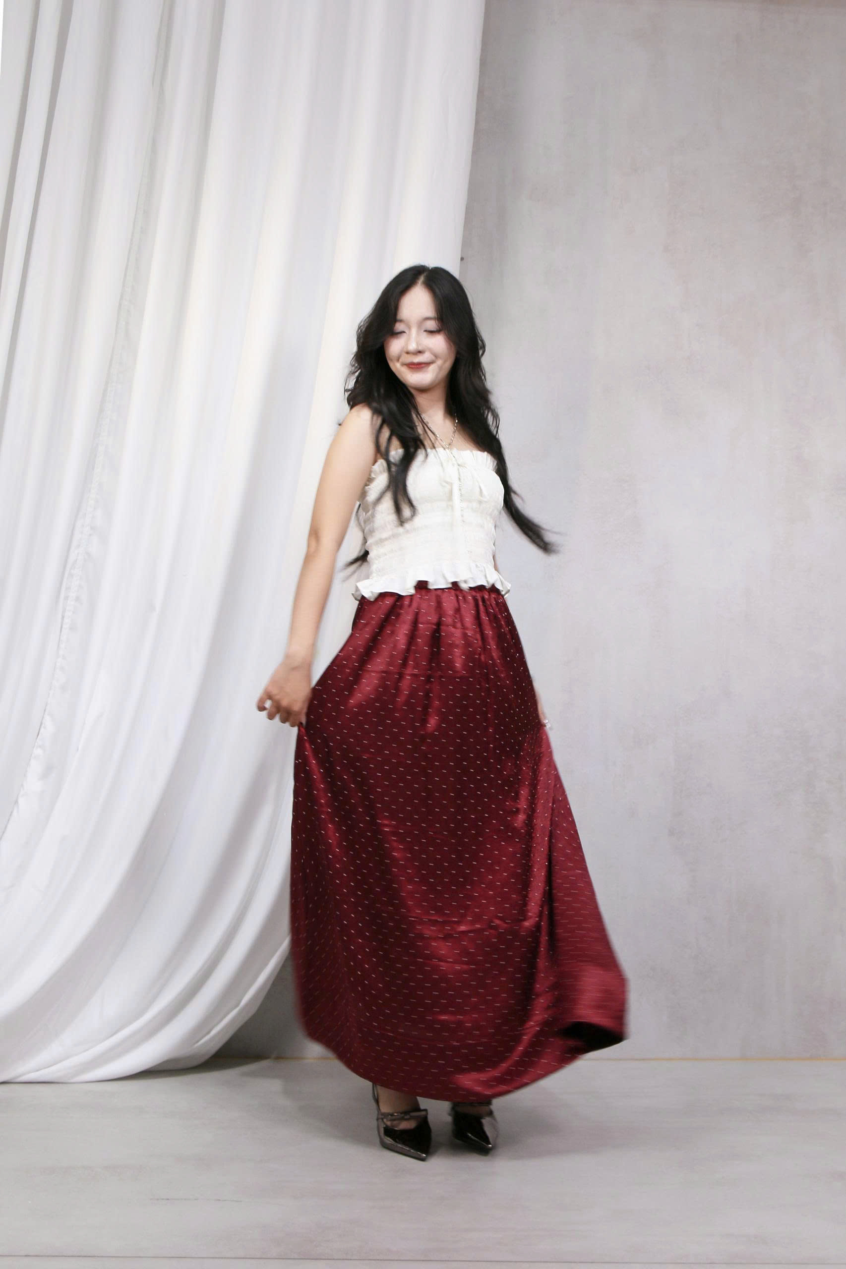 V4081 - 	V dài lưng thun lai to