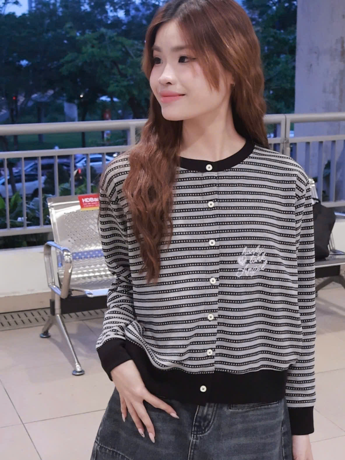 A29202 - A Cardigan sọc thêu Angel