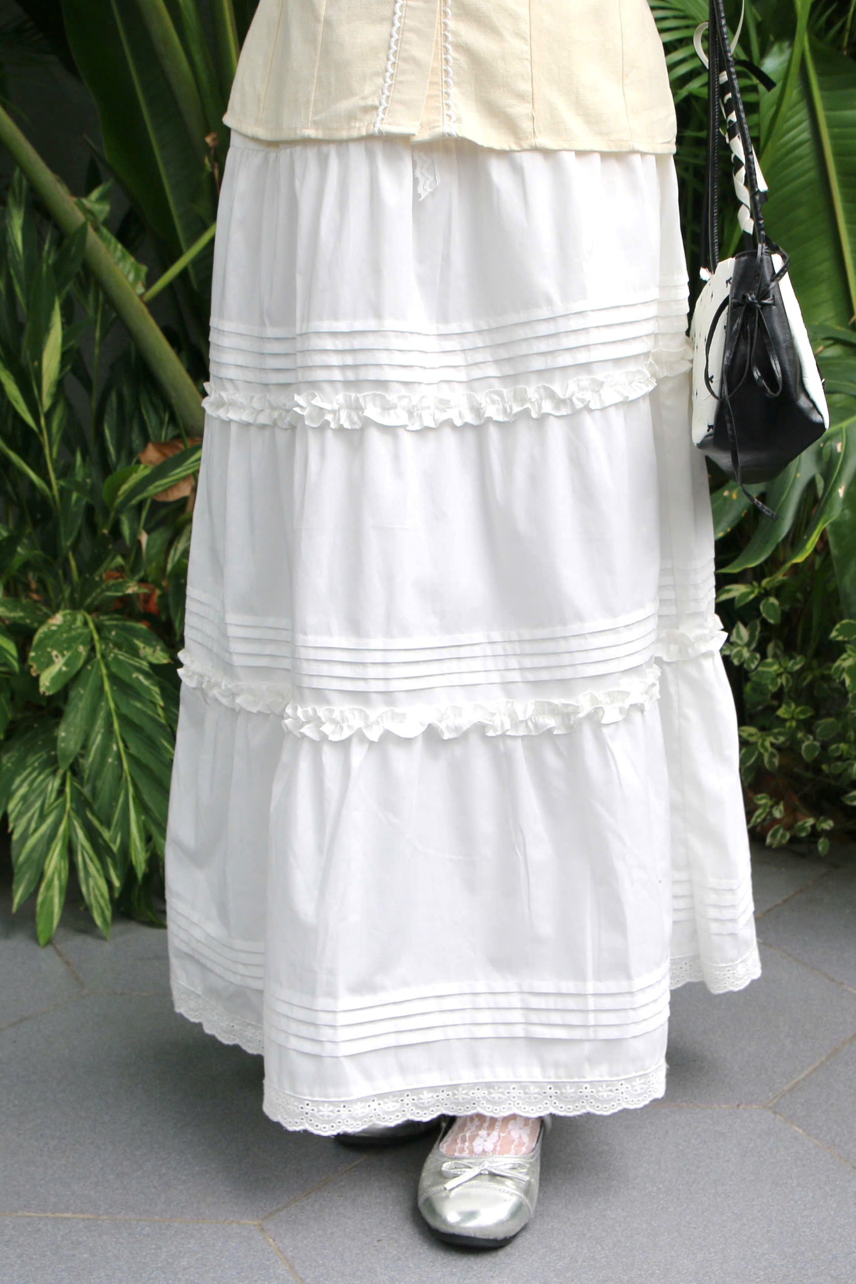 V3989 - V dài bèo xếp li lưng thun phối ren