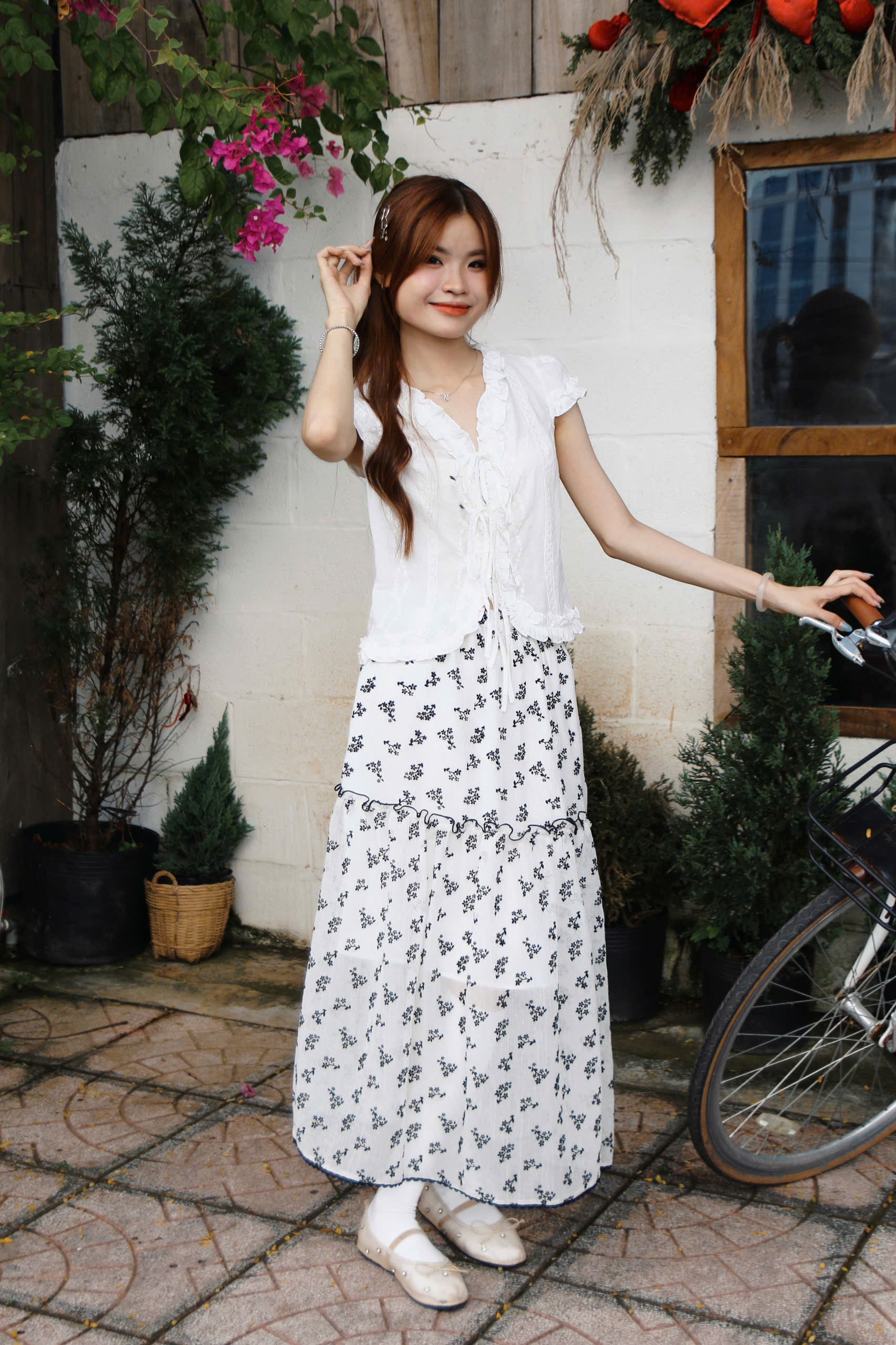 V4045 - V dài phối ren lai hoa đen