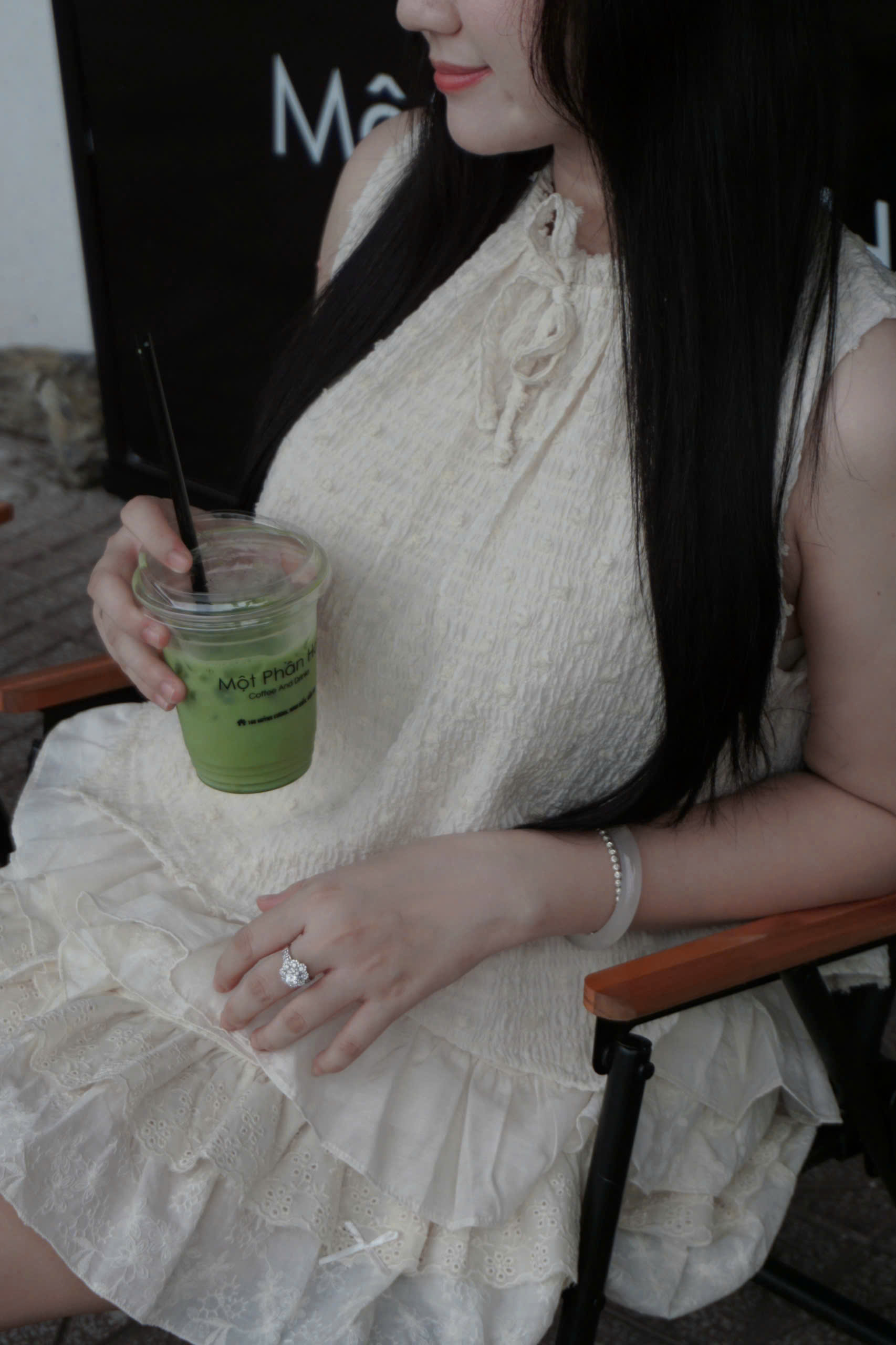 V3996 - V ngắn tầng xô thêu đính nơ