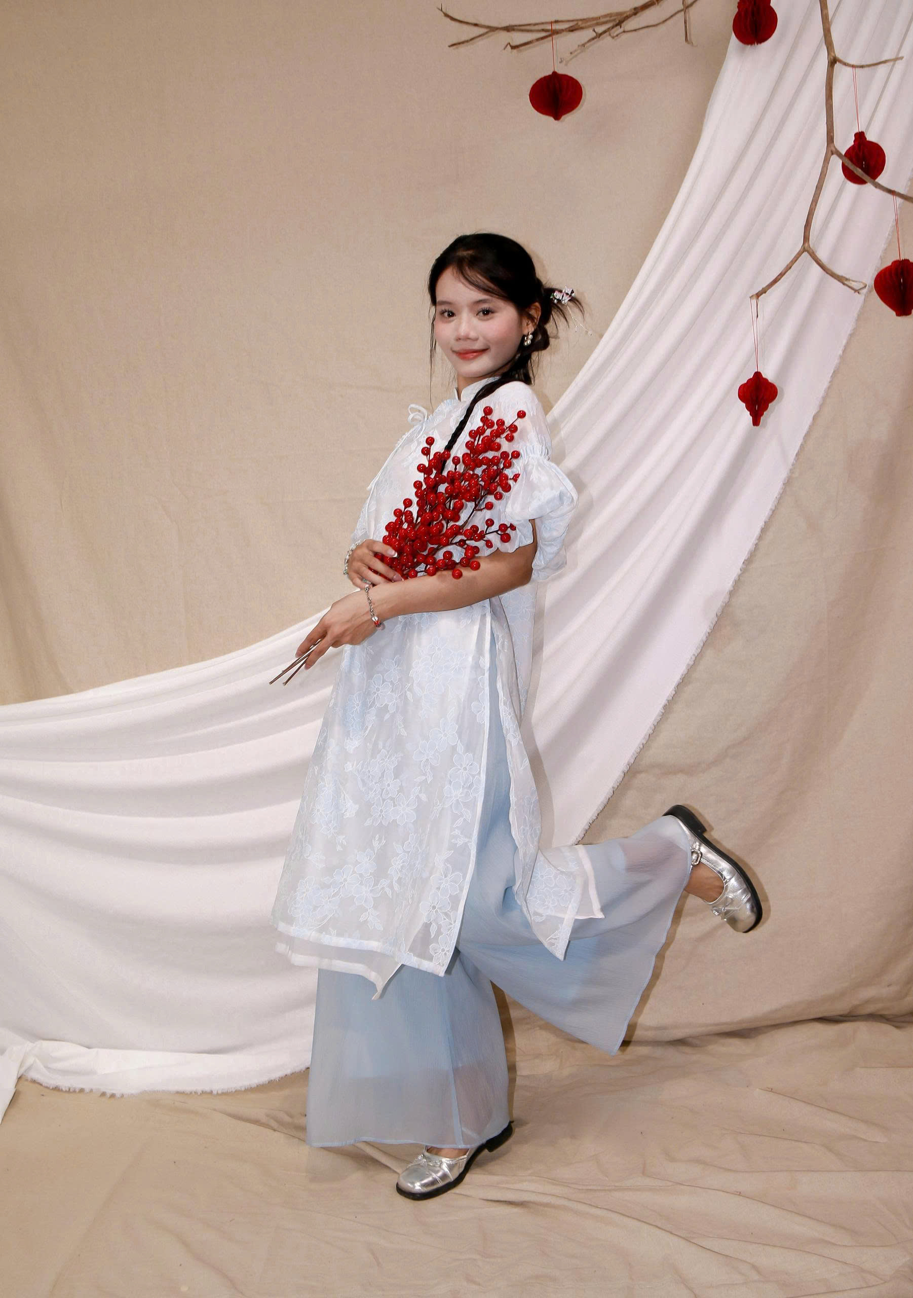 D6183 - D áo dài tơ 4 tà tay bí kèm quần 2 lớp