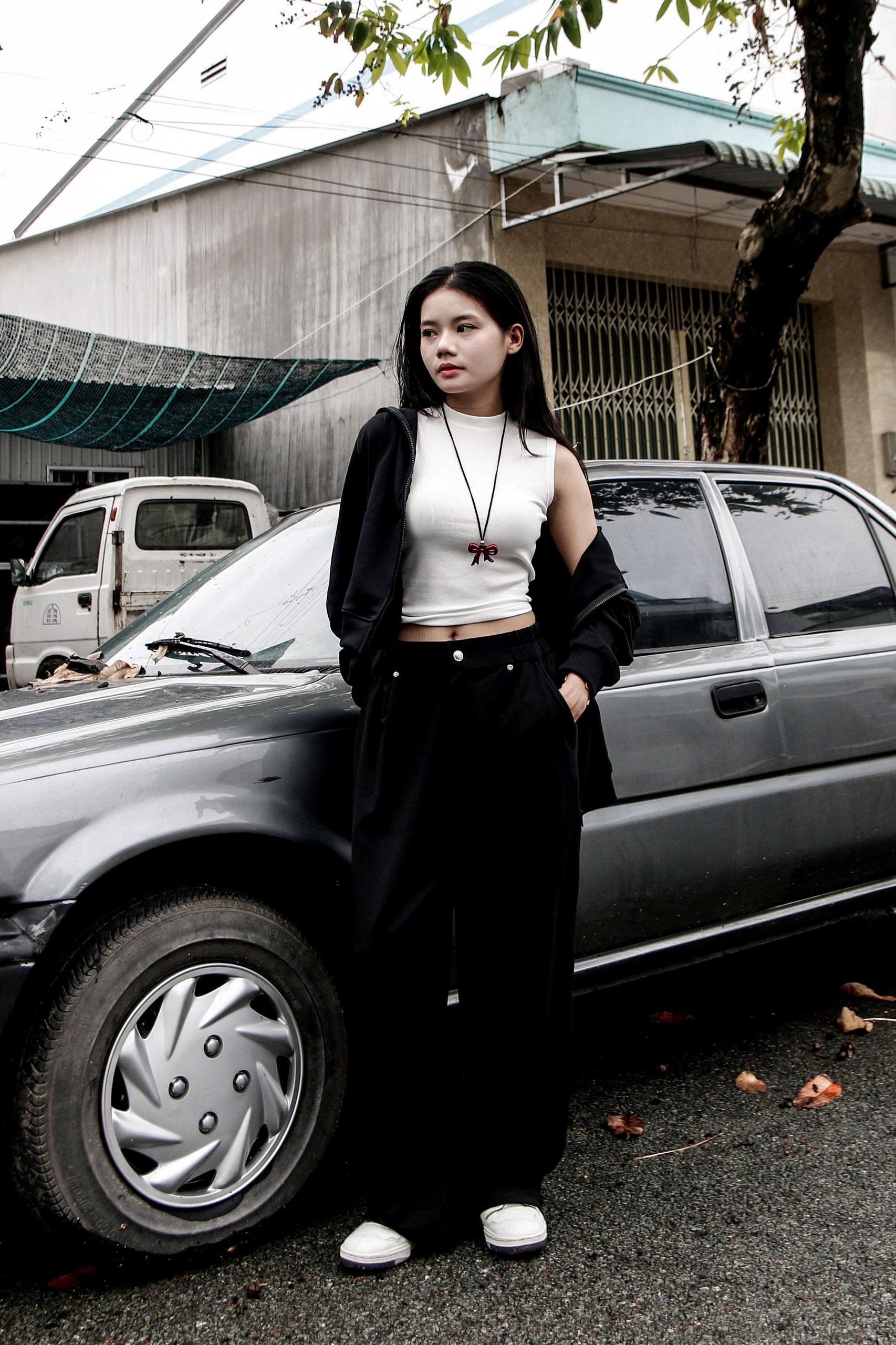 Q8676 - Q thun ống rộng túi xéo lai rut dây thêu Bloom