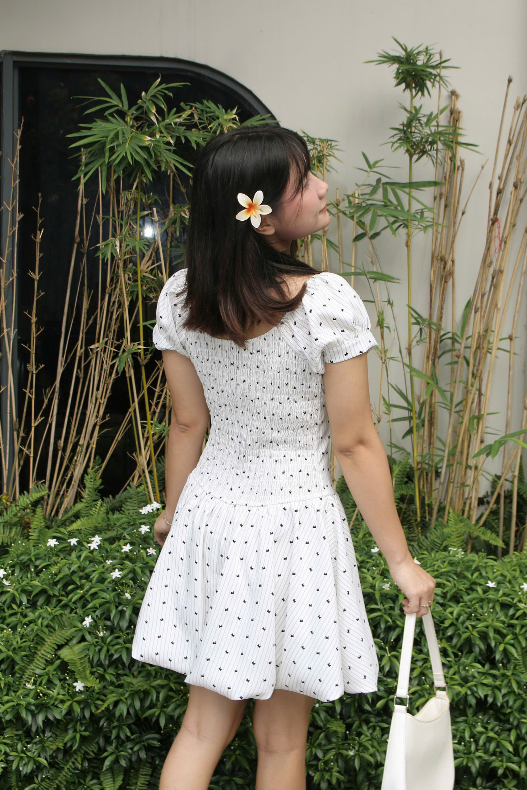 D6152 - D bí buộc nơ ngực