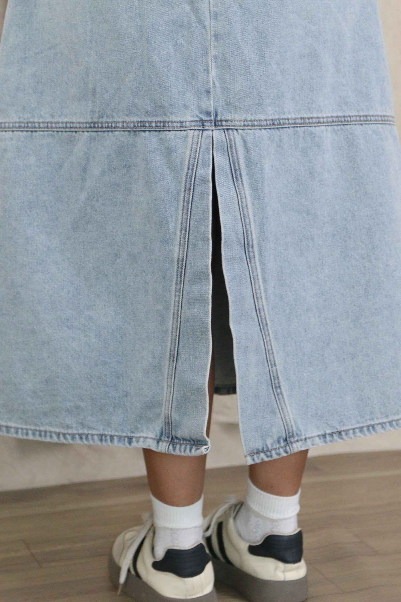 V4084 - V J dài rã ngang xẻ sau