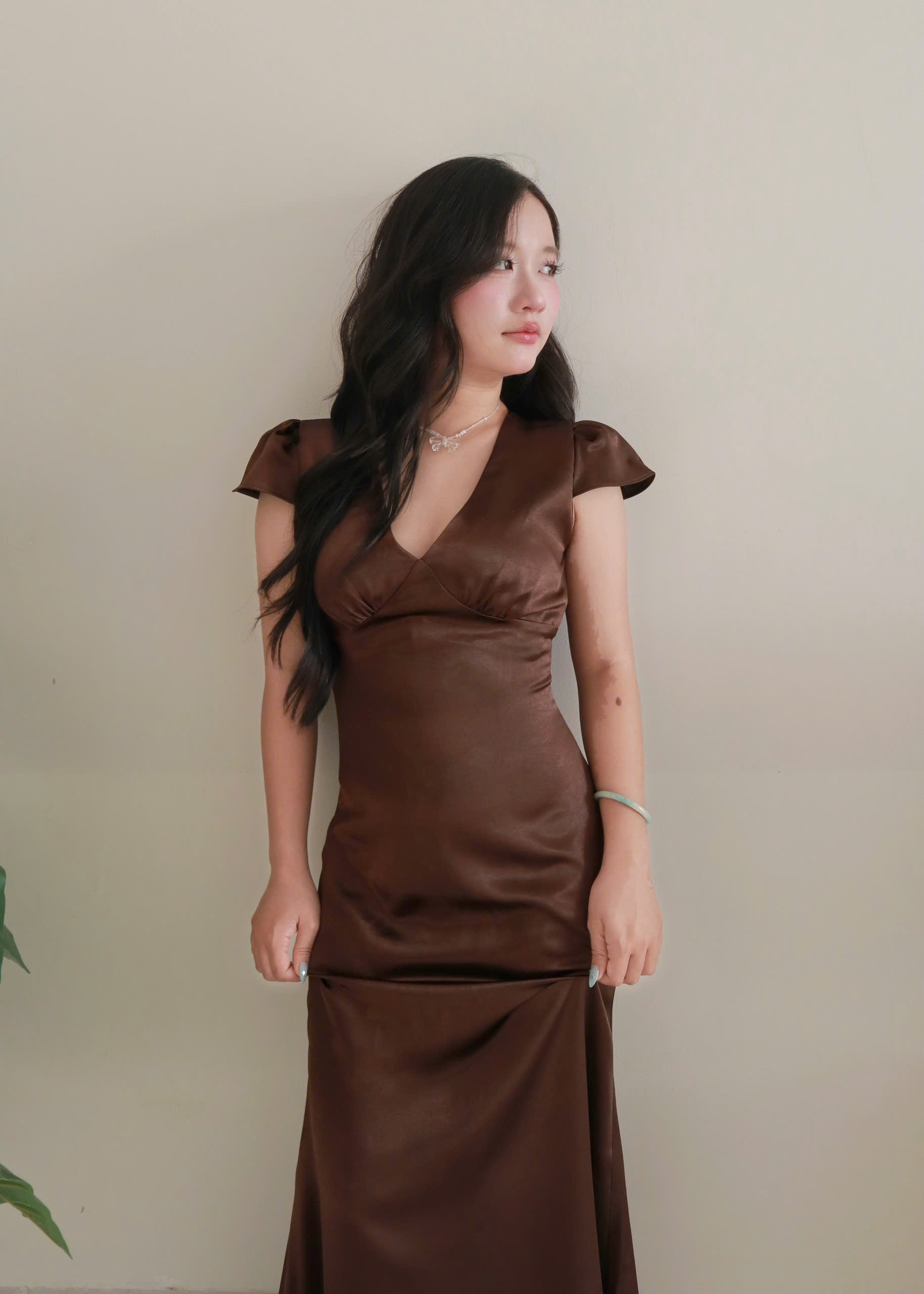 D6295- 	Đầm lụa cổ V dáng dài