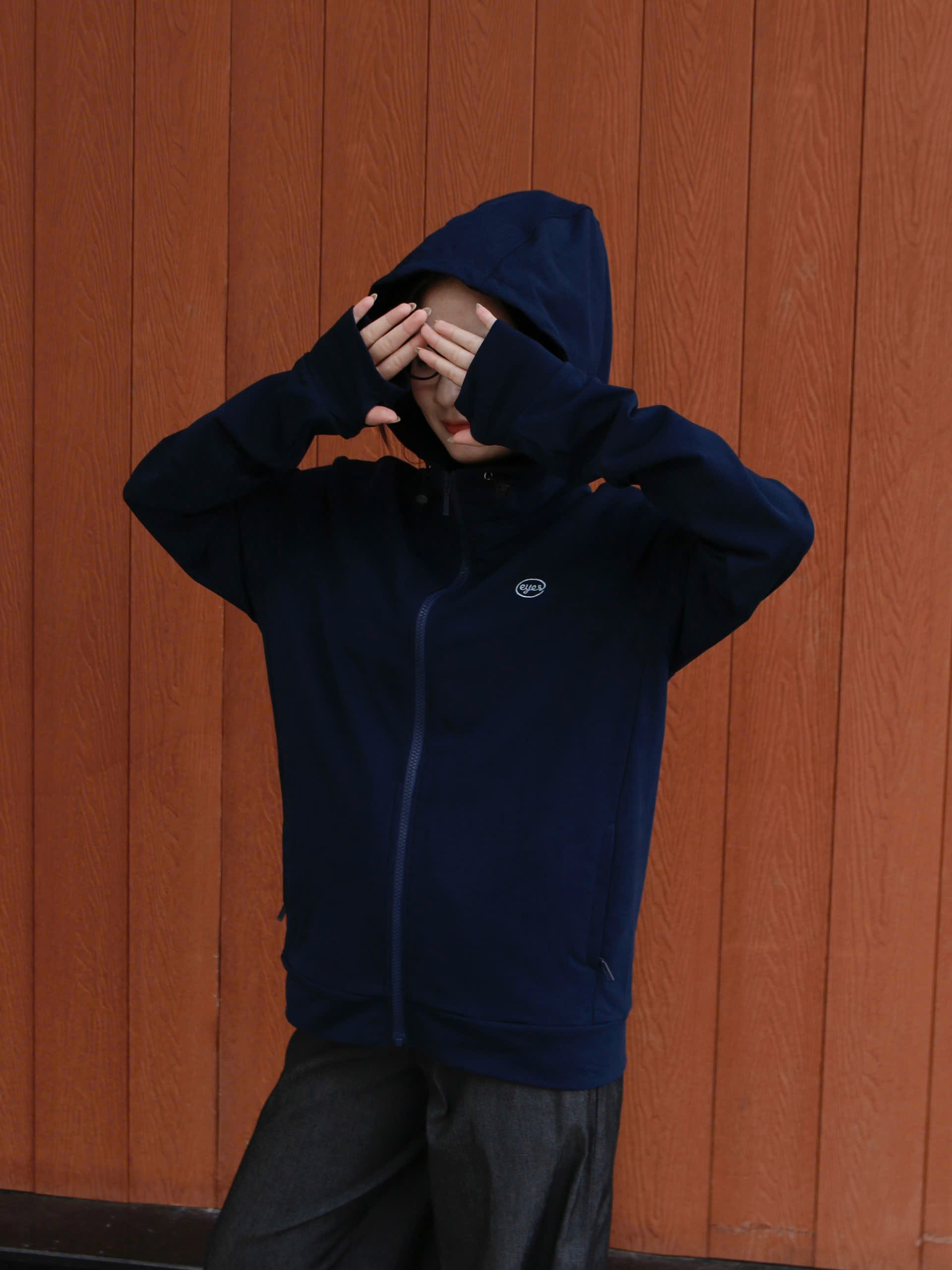 K3175 - K thun form ôm có nón thêu eyes