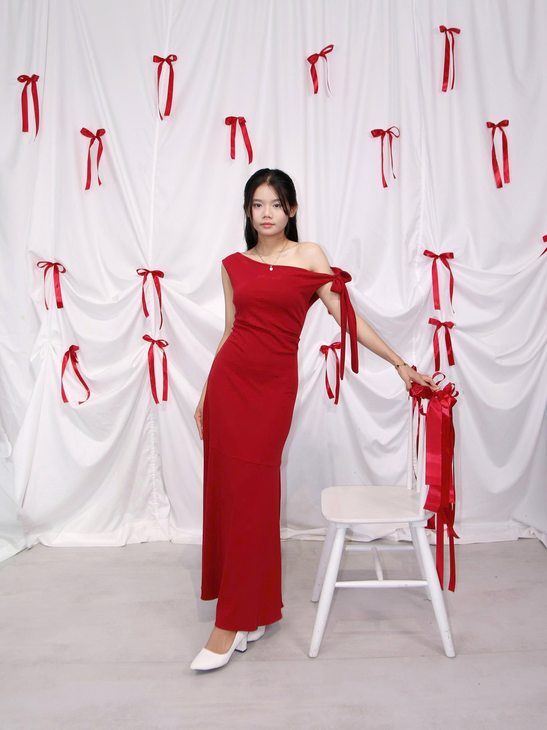 D6136 - D dài trễ vai thêu Palais