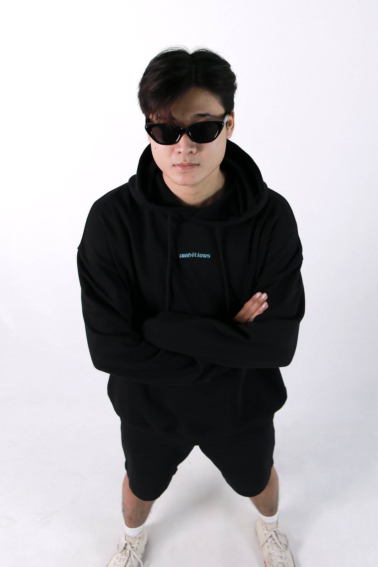 A24833 - A hoodie nam 1010 in & thêu Ambitious