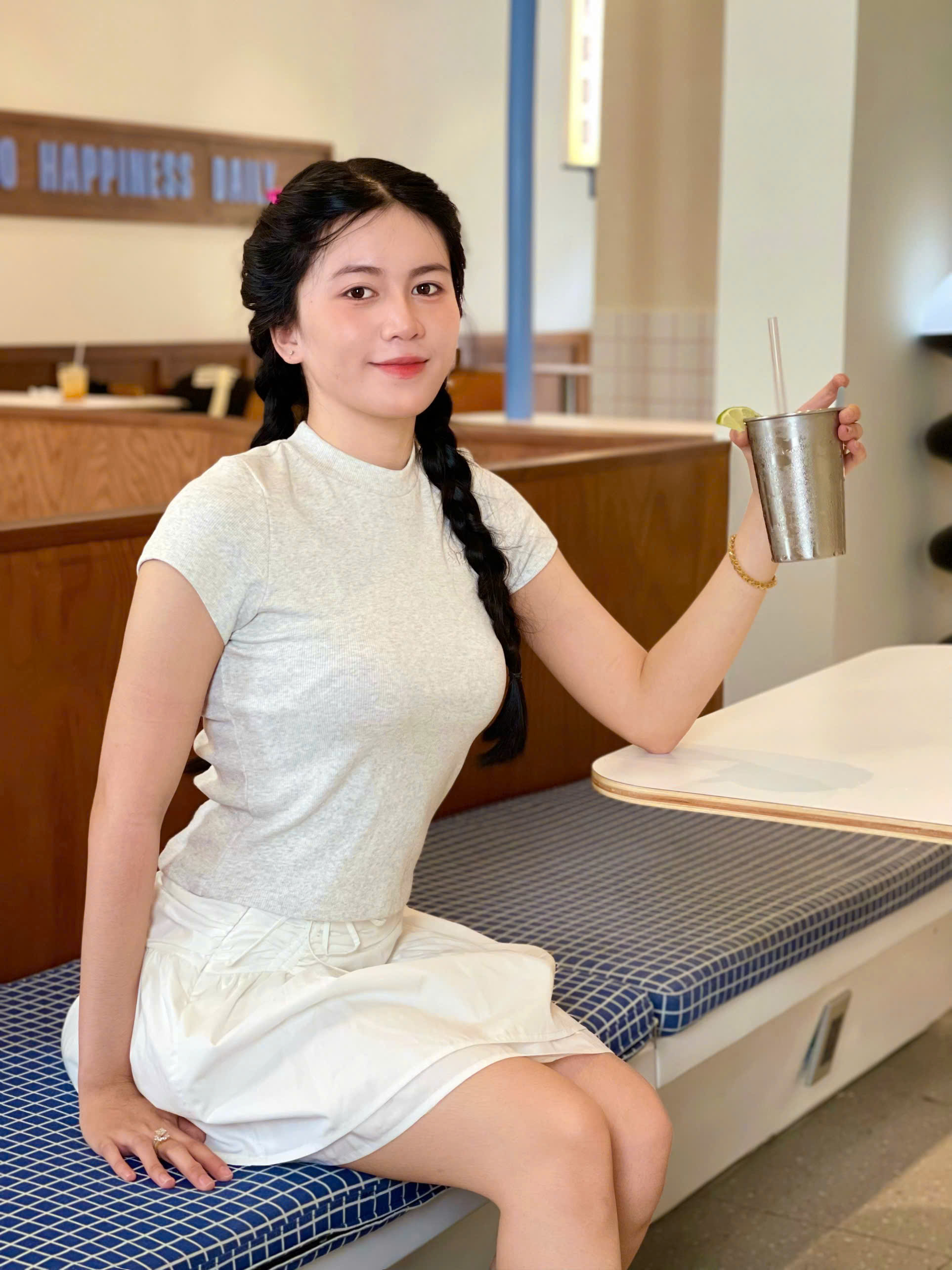 V3479 - V vải dài lưng thun kèm thắt lưng lưới