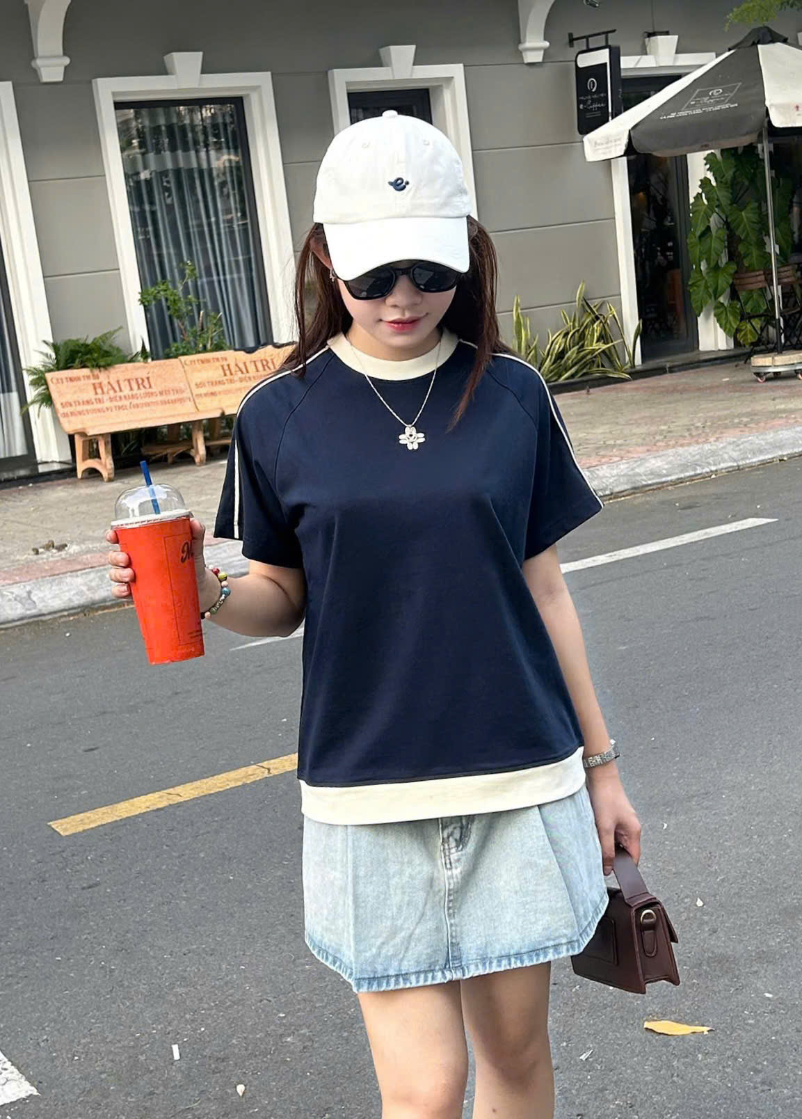 A27580 - A thun cổ tròn phối lai thêu kí hiệu hoa