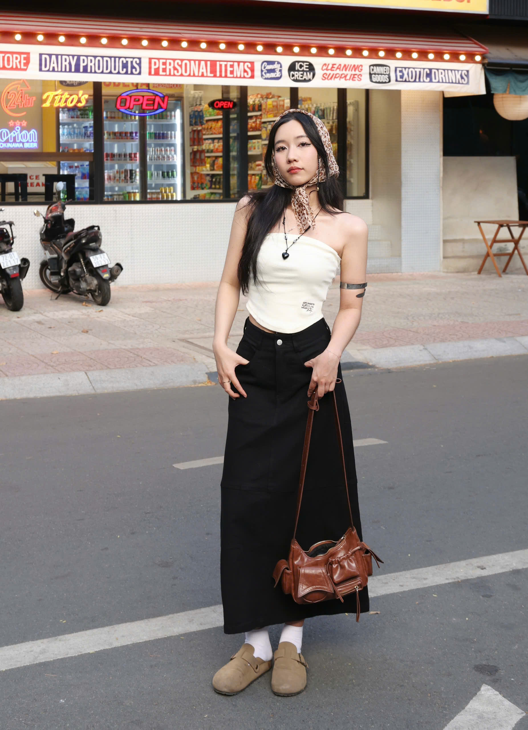 V3818 - V dài kaki rã thân trước