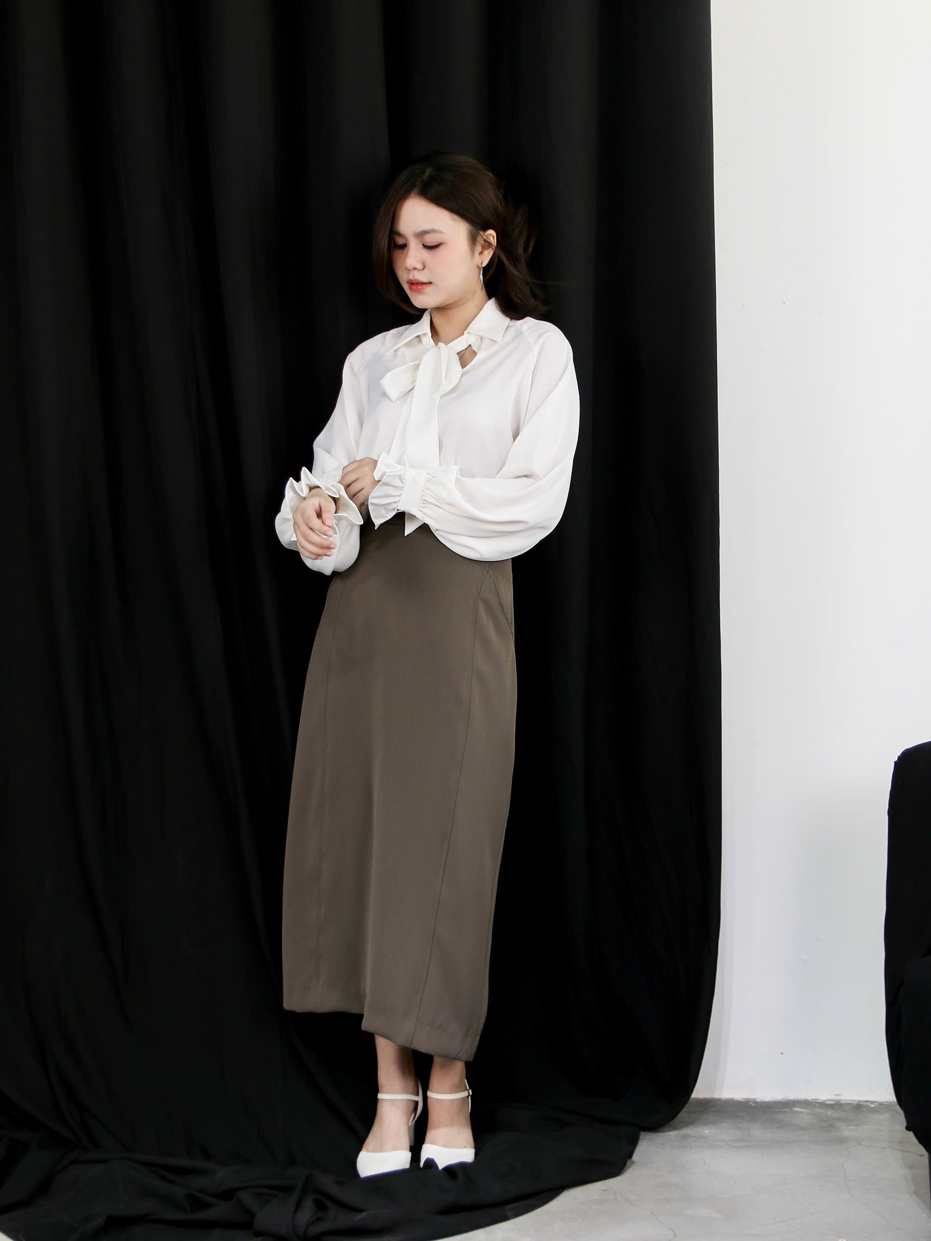 V3744 - V vải dài túi xéo xẻ lai sau
