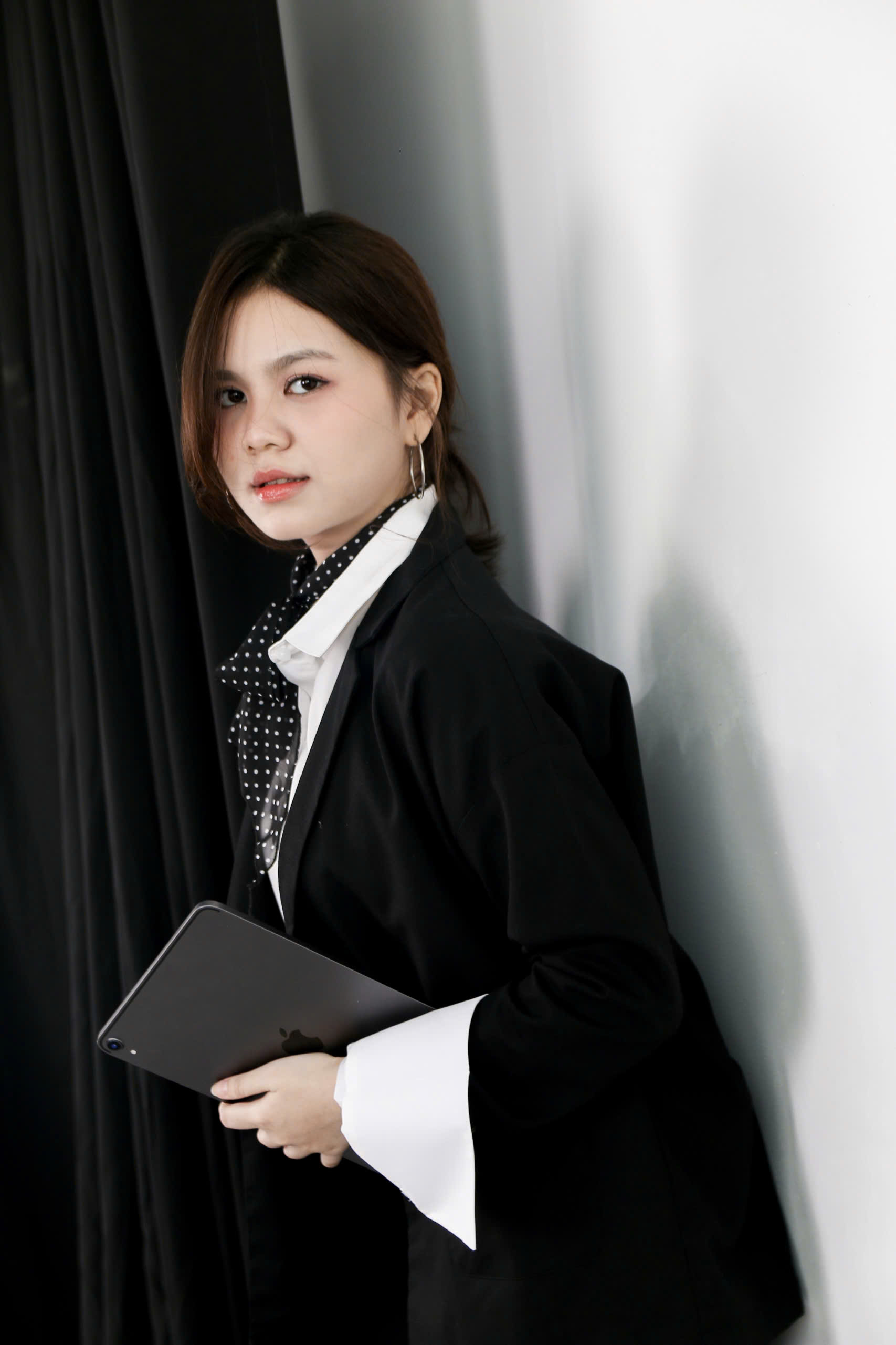 K2698 - 	K vest 2 túi trước 2 lớp 3 nút tay