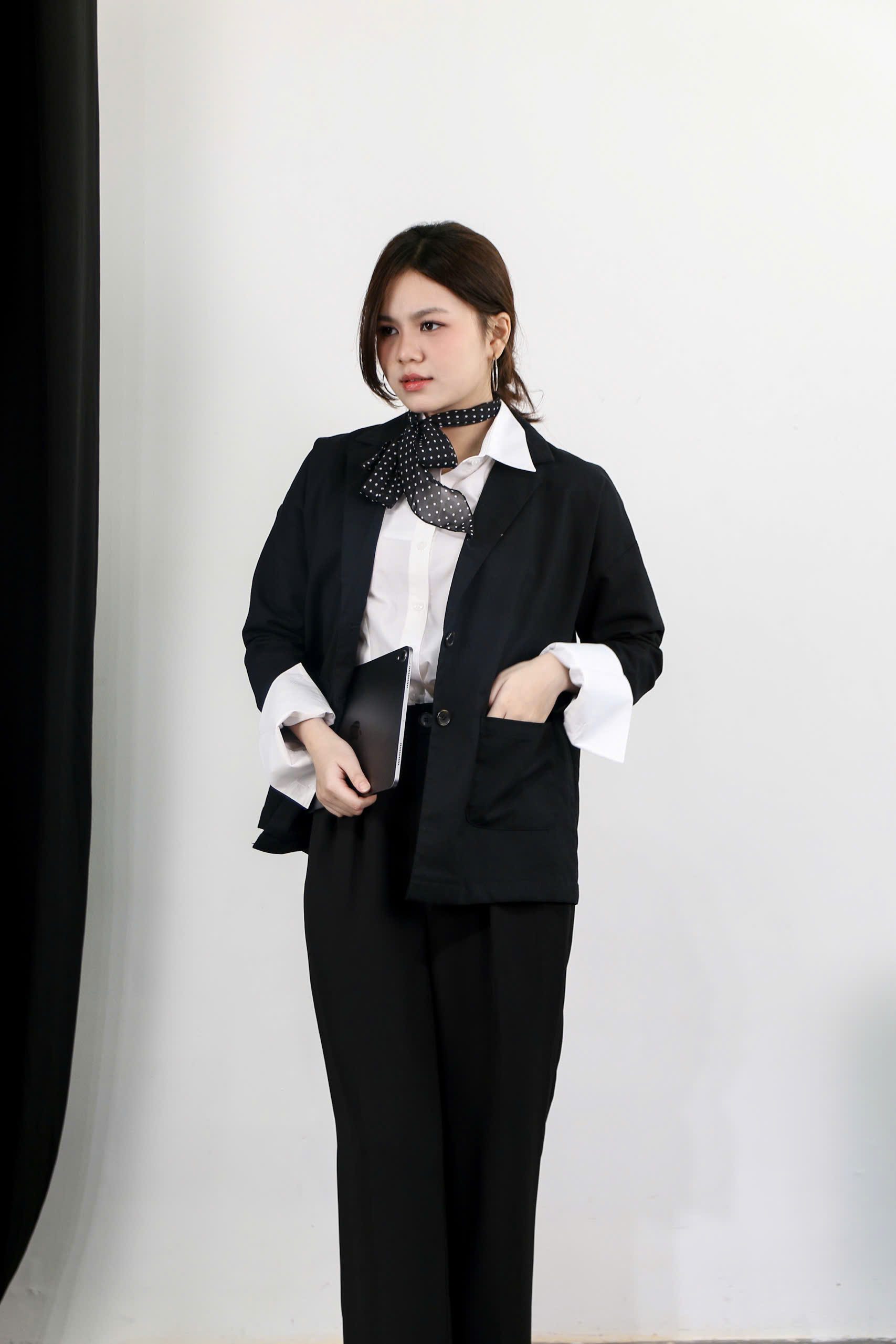K2698 - 	K vest 2 túi trước 2 lớp 3 nút tay