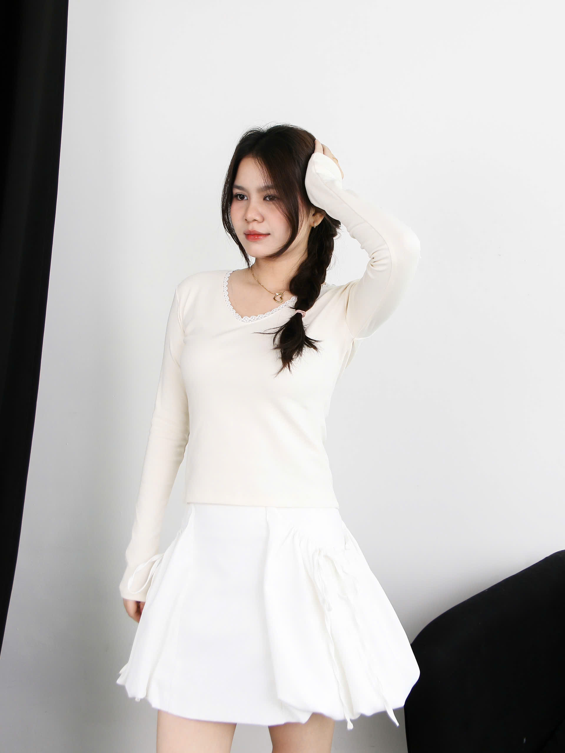 A27811 - A thun tay dài cổ tim viền ren