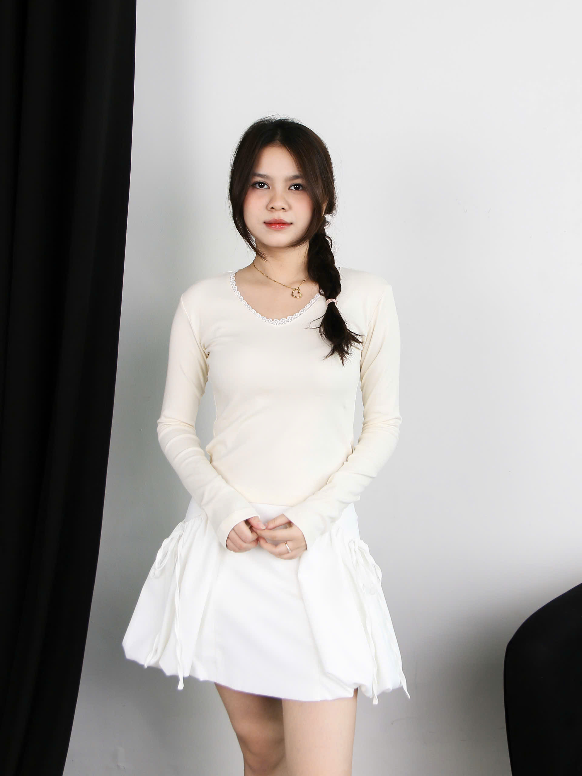 A27811 - A thun tay dài cổ tim viền ren