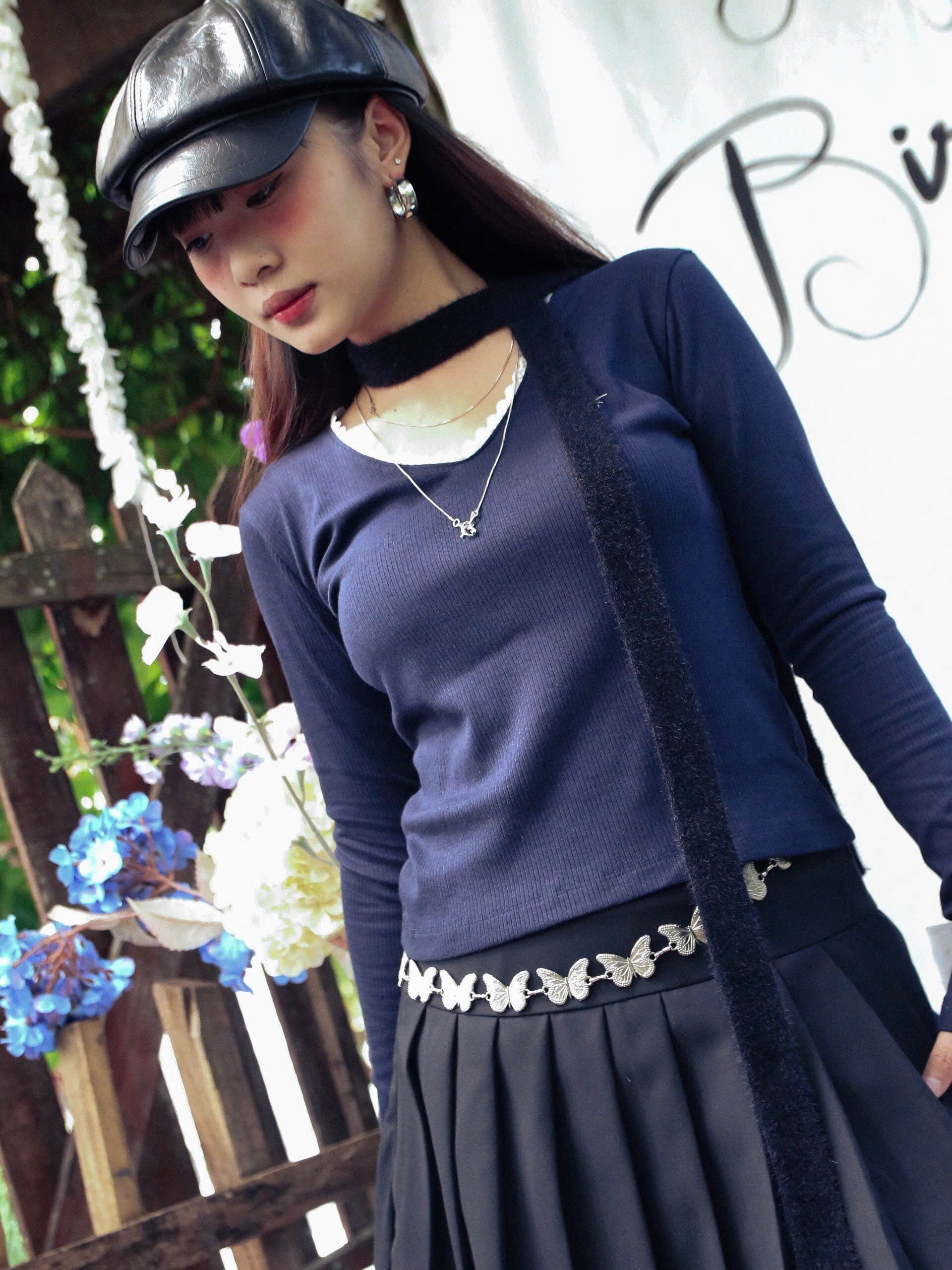 A27811 - A thun tay dài cổ tim viền ren